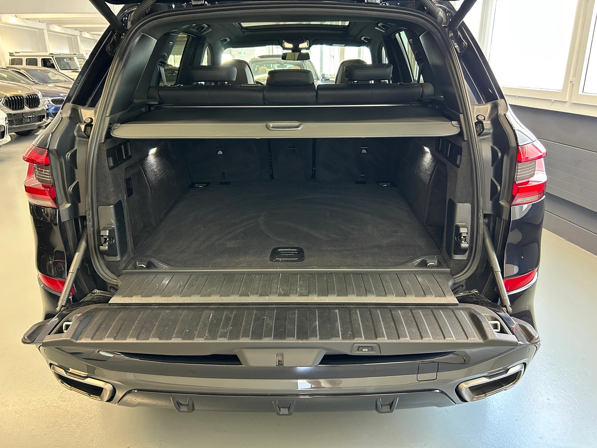 BMW X5 xDrive M50i Steptronic-image-5