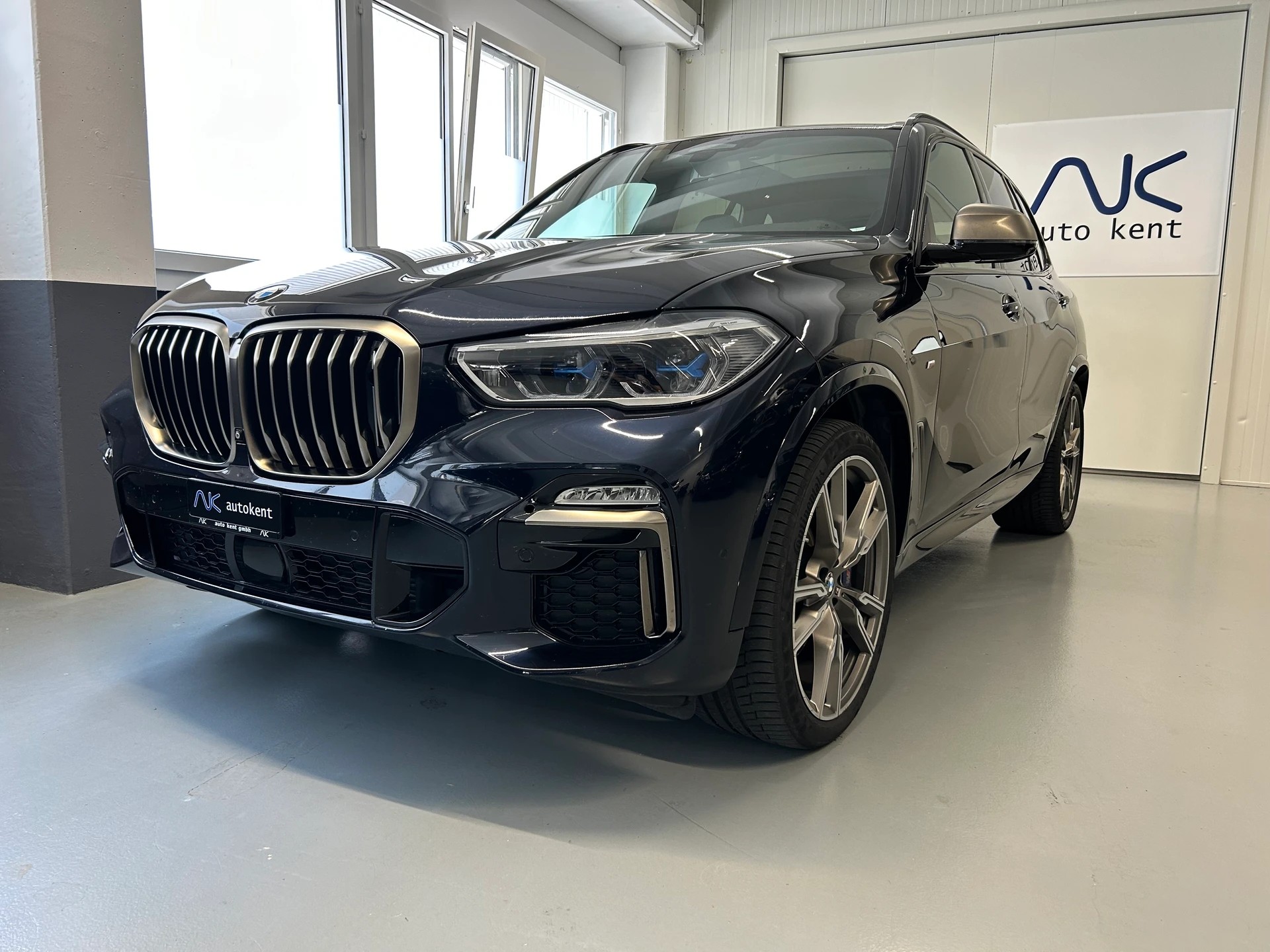 BMW X5 xDrive M50i Steptronic-image-0
