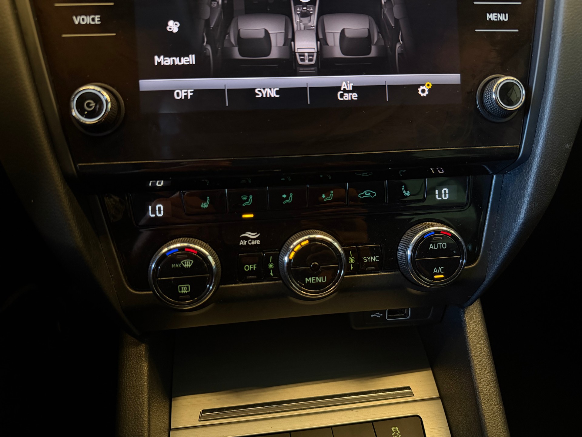 SKODA Octavia Combi 2.0 TDI 184 Ambition 4x4 DSG-image-18