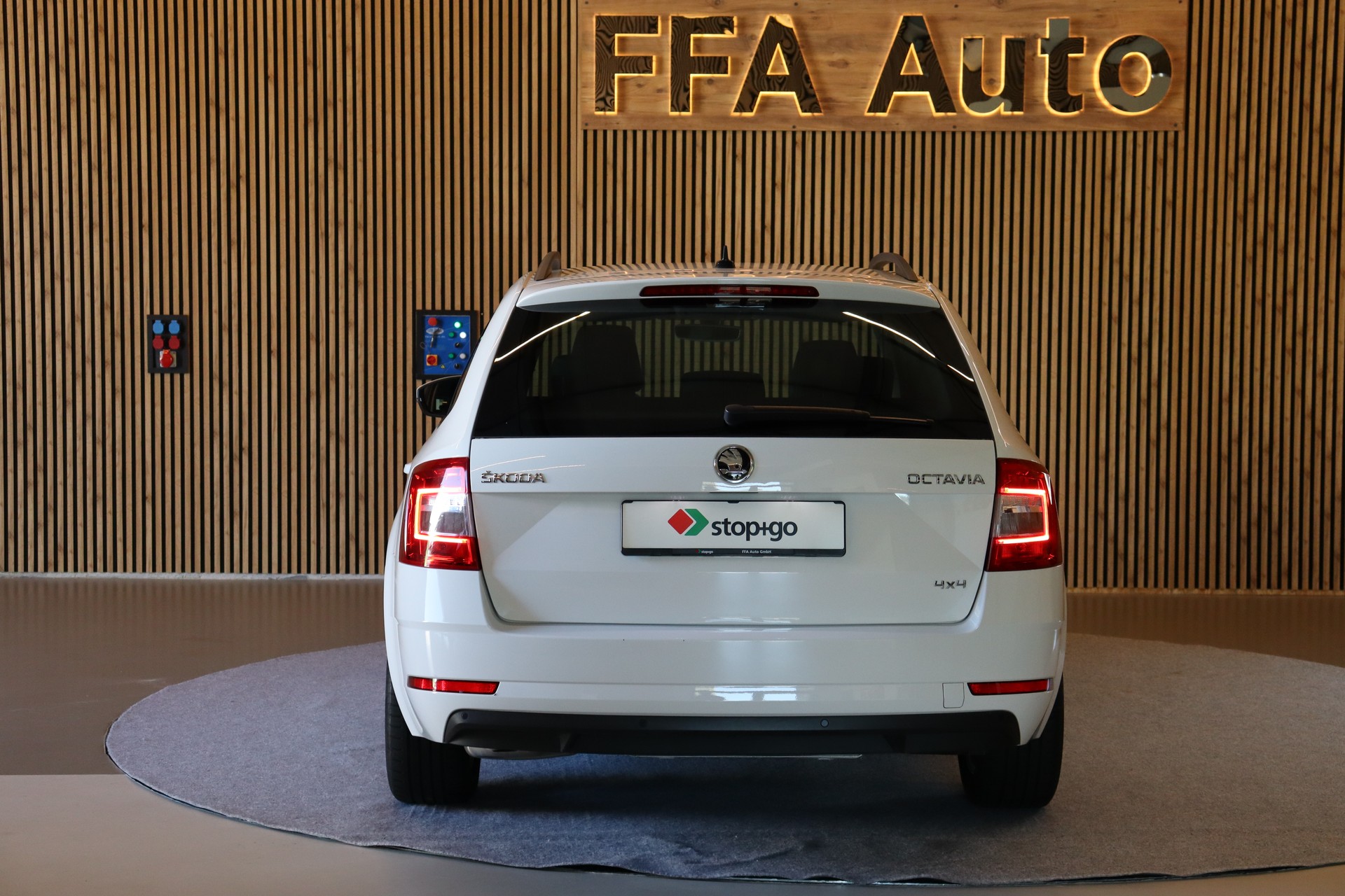 SKODA Octavia Combi 2.0 TDI 184 Ambition 4x4 DSG-image-6