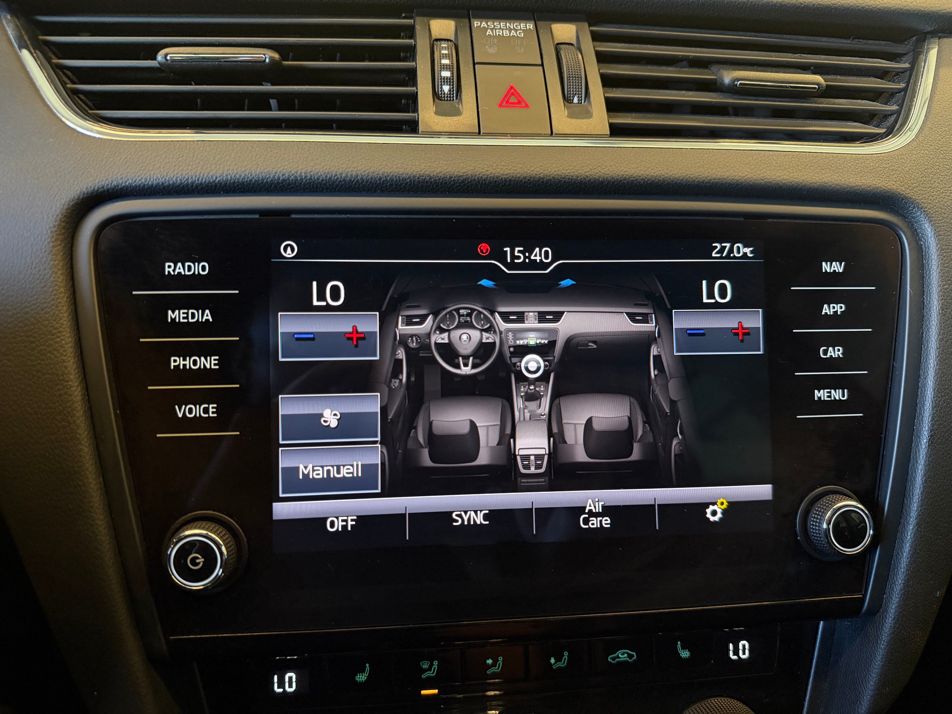 SKODA Octavia Combi 2.0 TDI 184 Ambition 4x4 DSG-image-13