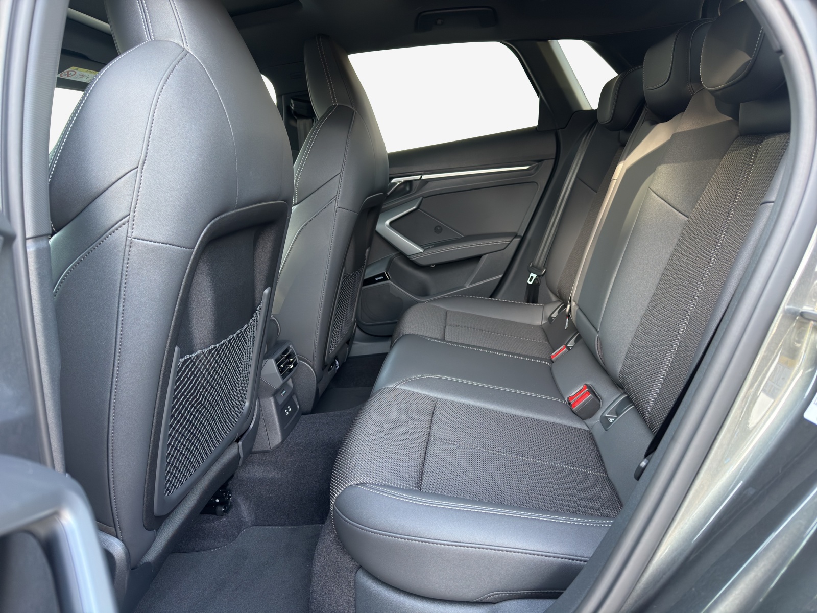 AUDI A3 Sportback TFSI 150 kW quattro S line S tronic-image-11