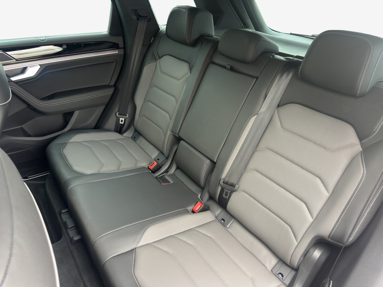 VW Touareg 3.0 TDI R-Line Tiptronic-showroom-element-3
