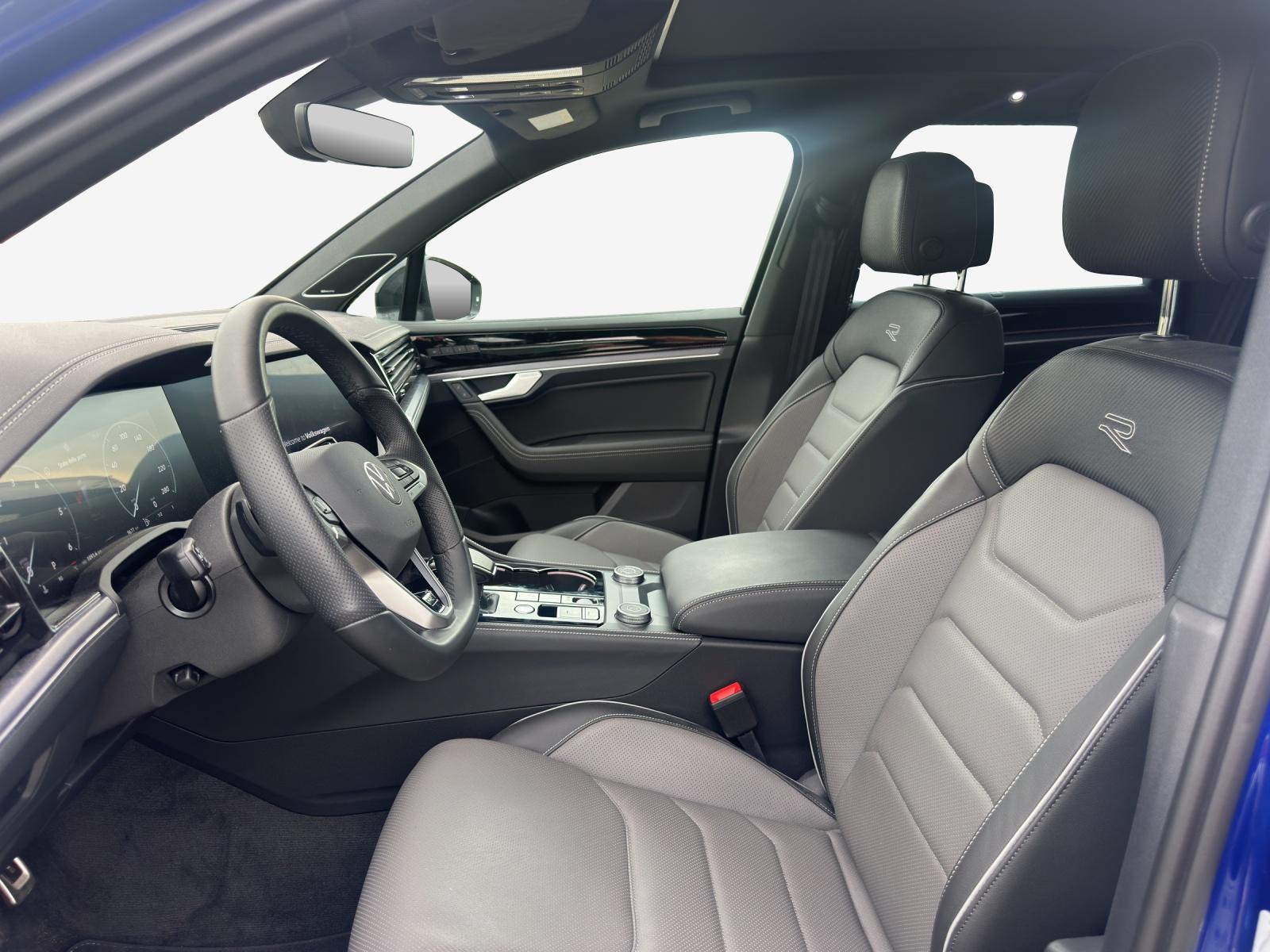 VW Touareg 3.0 TDI R-Line Tiptronic-image-15