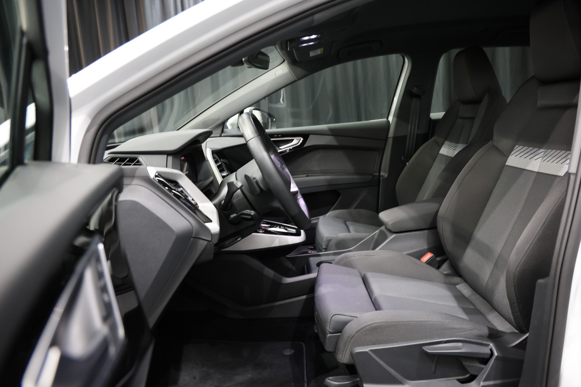 AUDI Q4 e-tron 35-image-5