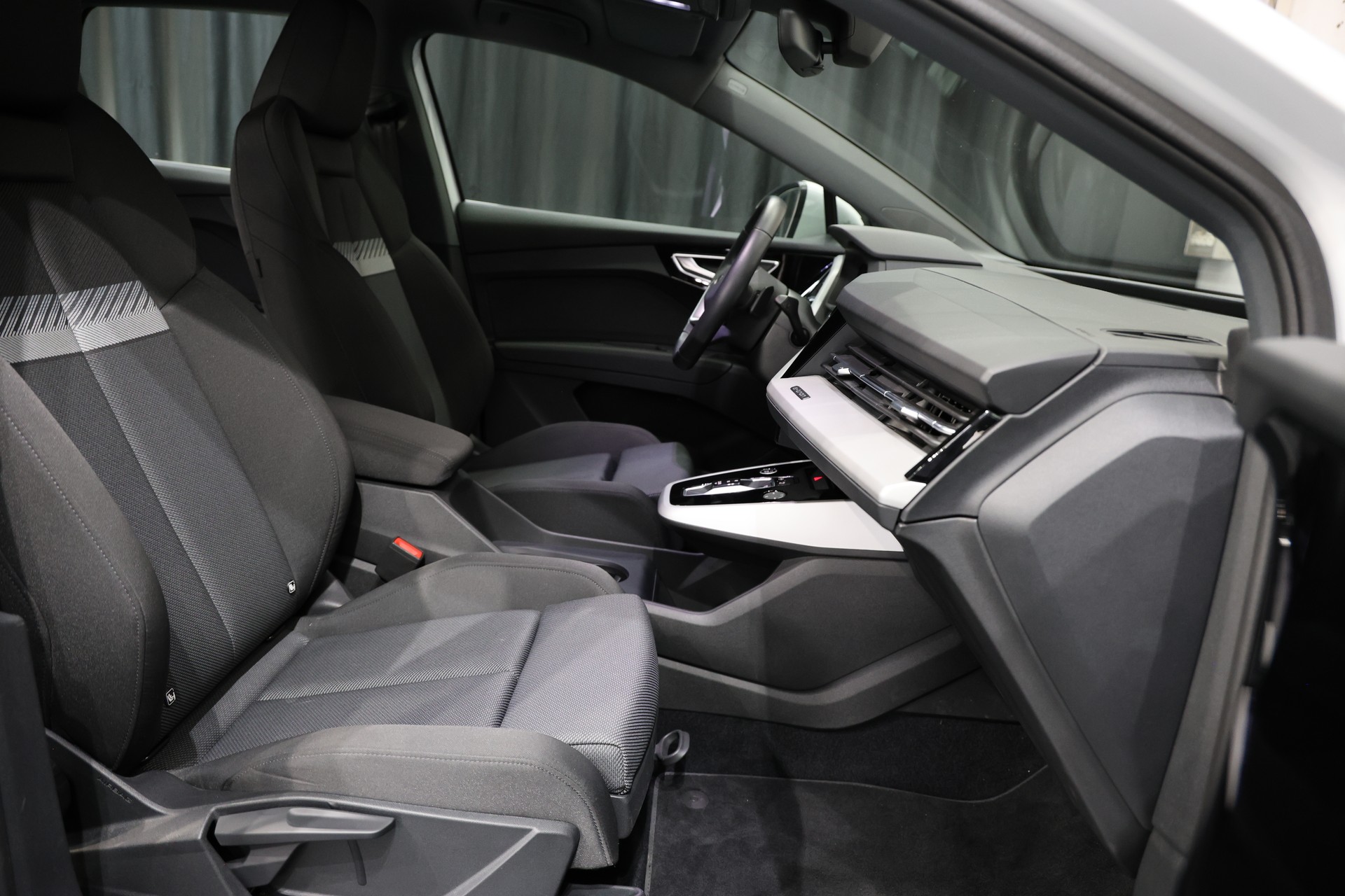 AUDI Q4 e-tron 35-image-13