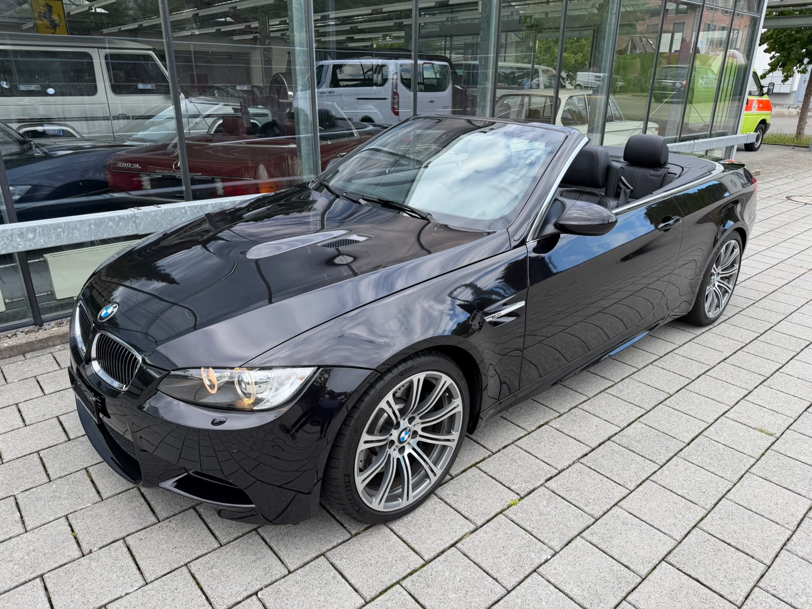 BMW M3 Cabriolet-image-1