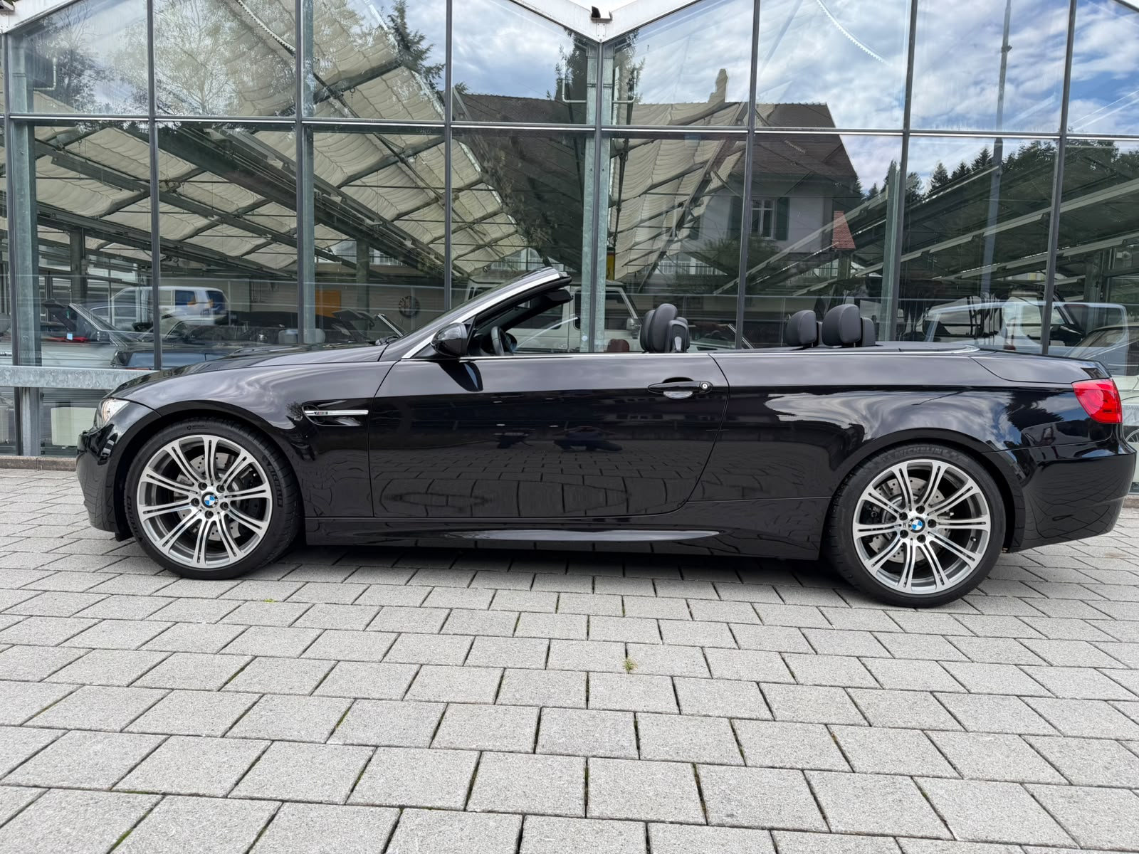 BMW M3 Cabriolet-image-2