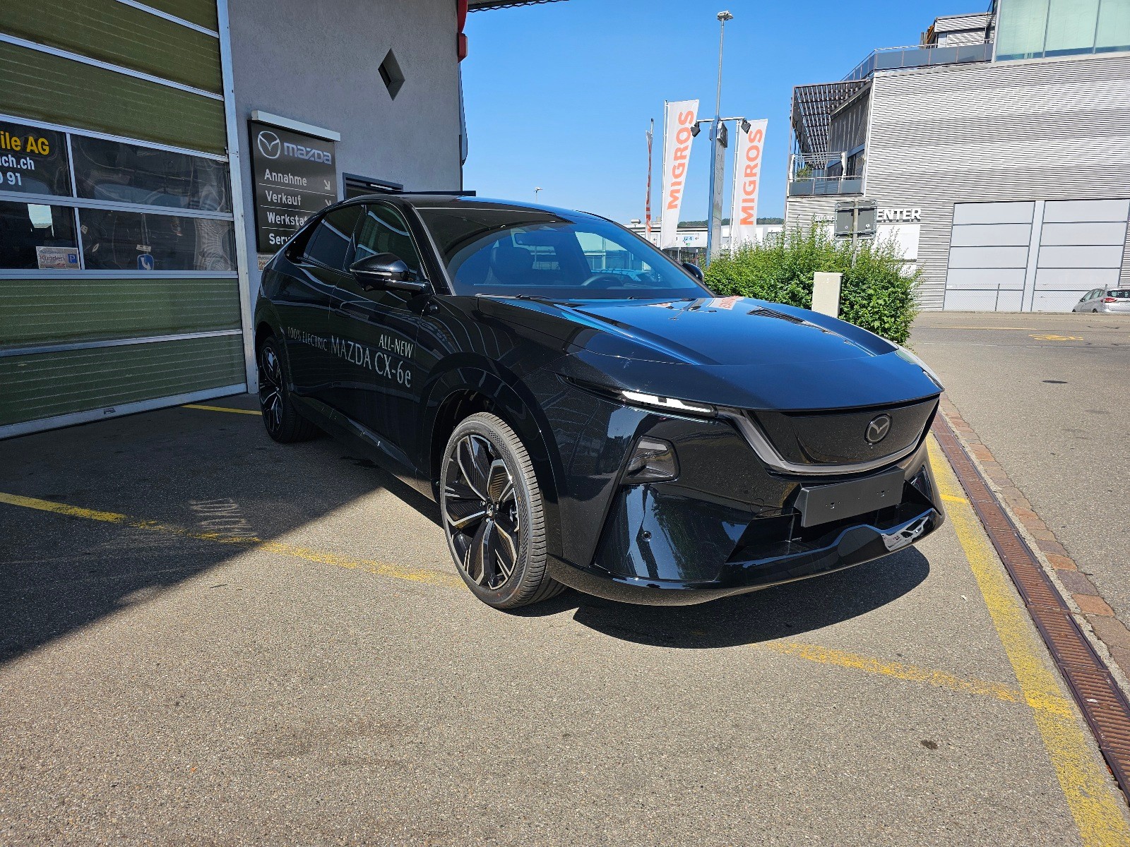 MAZDA CX-6e Takumi