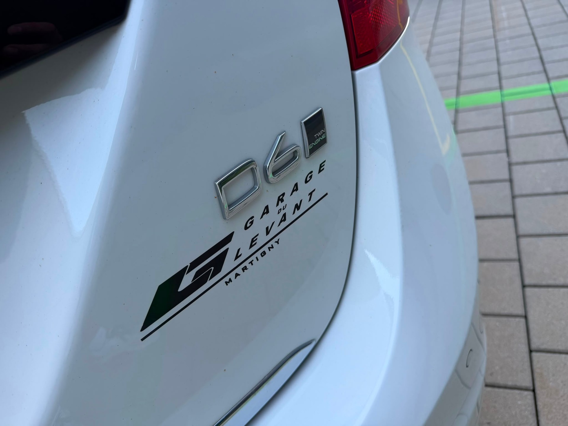 VOLVO V60 D6 AWD Plug-in Hybrid Momentum R-Design-image-14