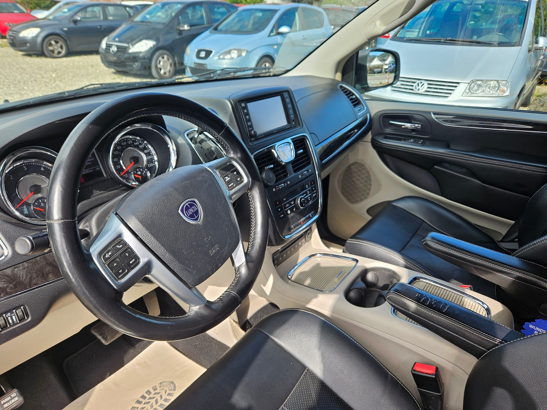 LANCIA Voyager 2.8D Gold Automatic-image-11