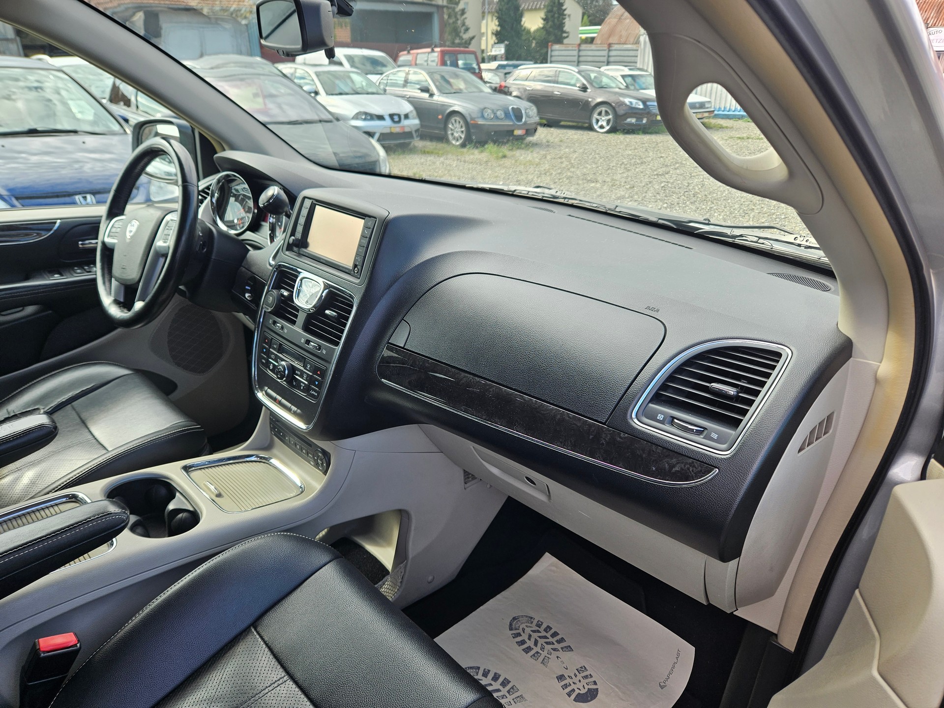 LANCIA Voyager 2.8D Gold Automatic-image-13