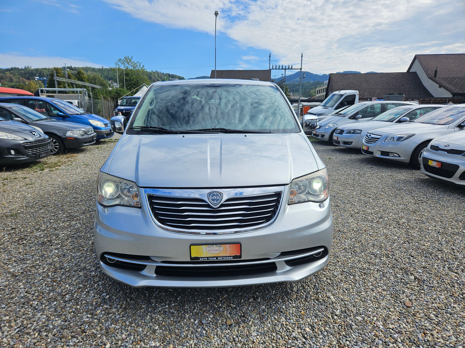 LANCIA Voyager 2.8D Gold Automatic-image-1