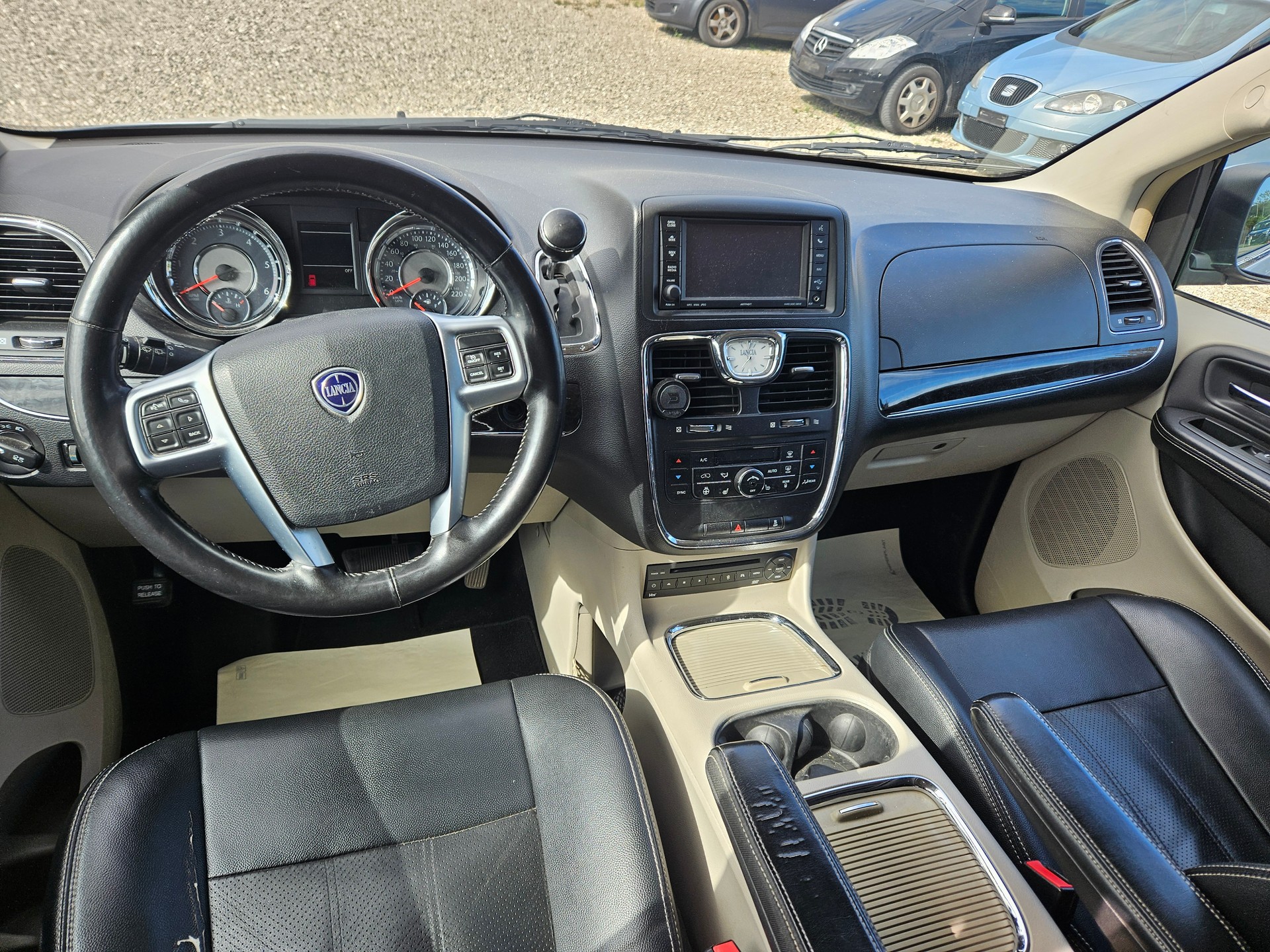 LANCIA Voyager 2.8D Gold Automatic-image-9