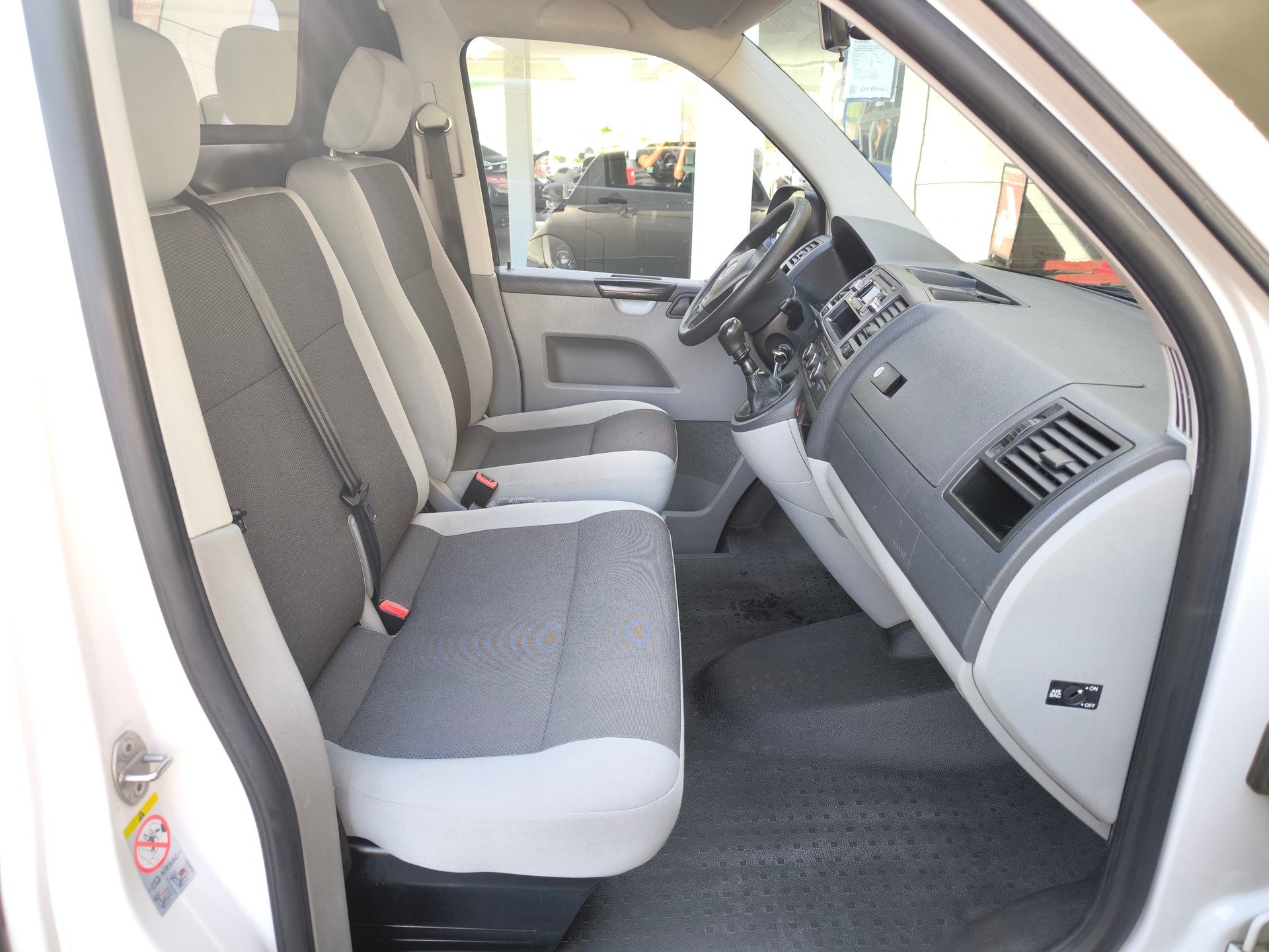 VW T5 2.0 TDI-image-22