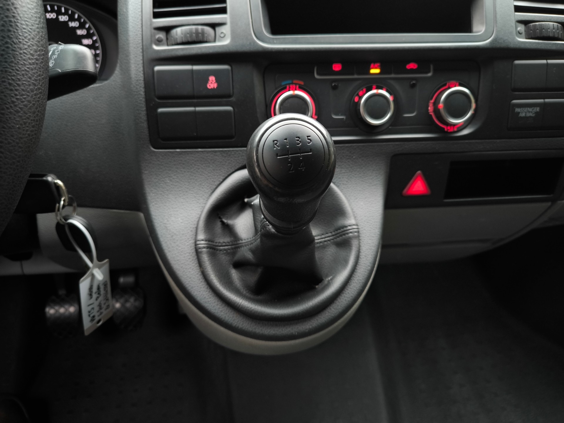 VW T5 2.0 TDI-image-21