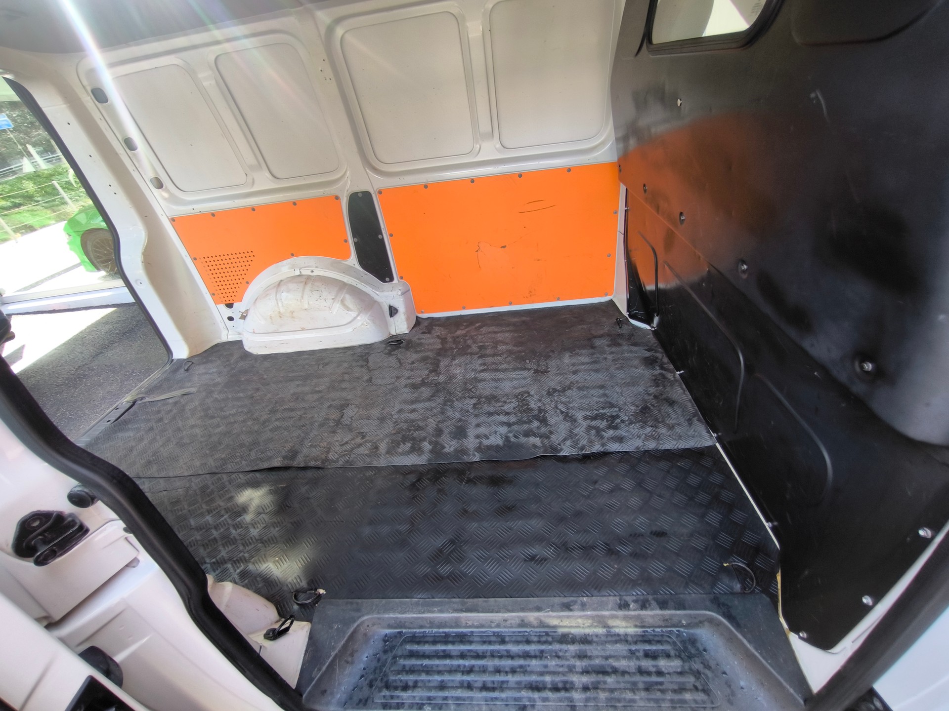 VW T5 2.0 TDI-image-24