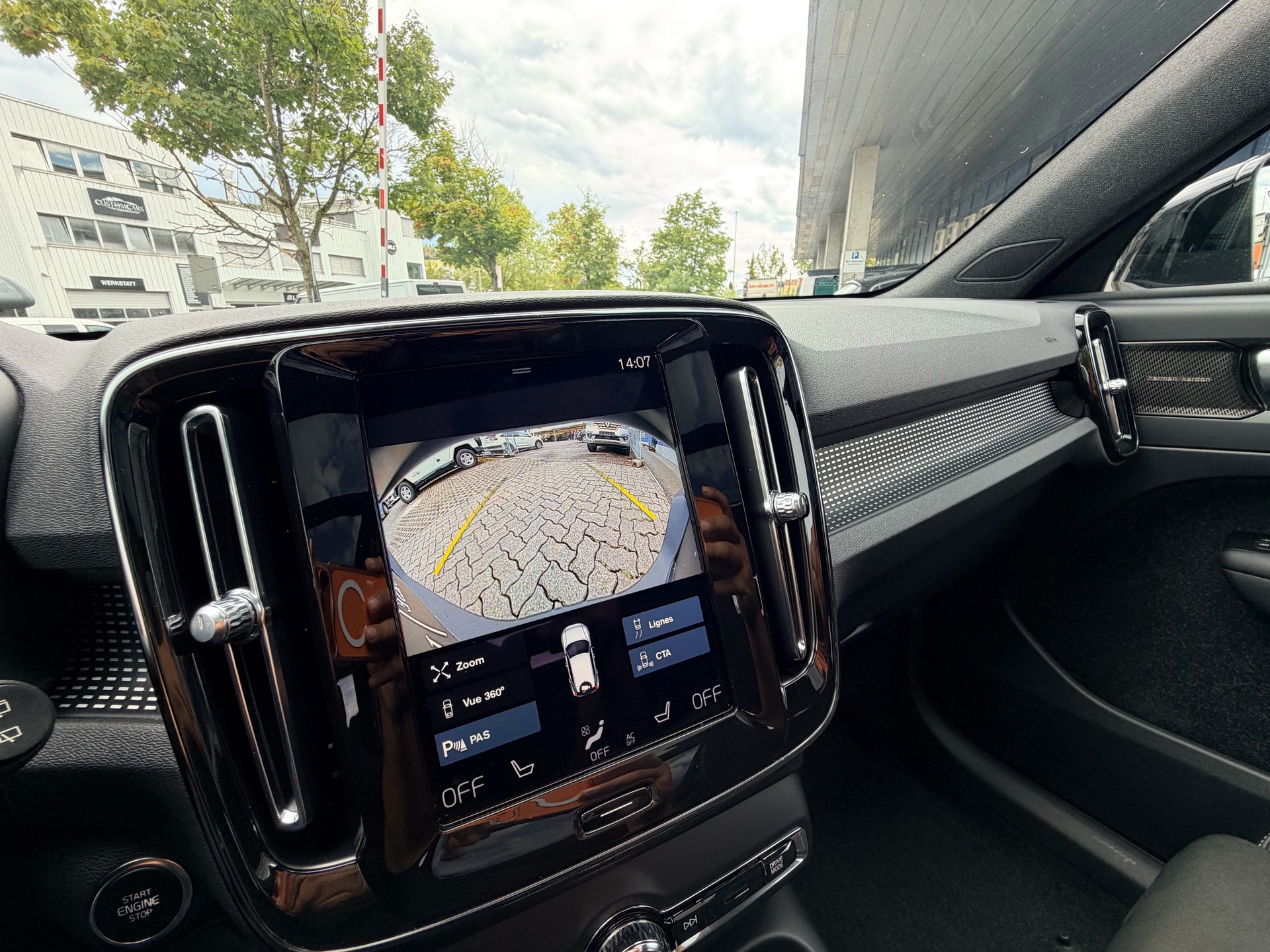 VOLVO XC40 T3 R-Design Geartronic-image-14