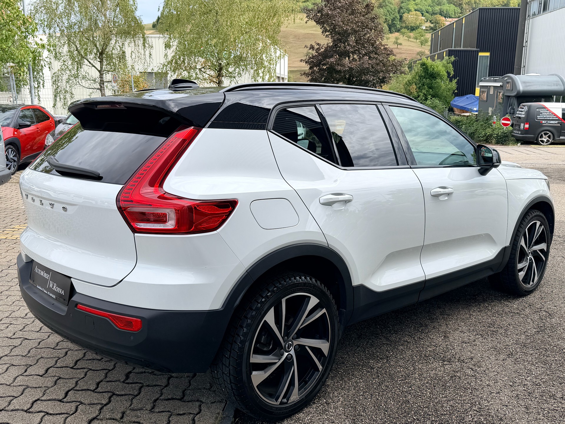 VOLVO XC40 T3 R-Design Geartronic-showroom-element-2