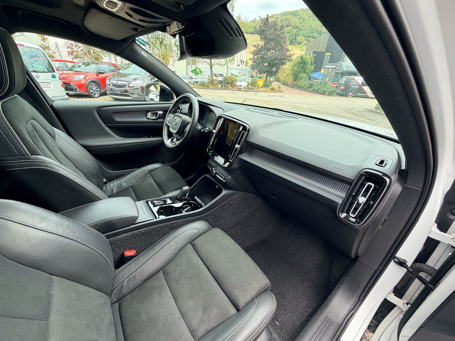 VOLVO XC40 T3 R-Design Geartronic-image-9