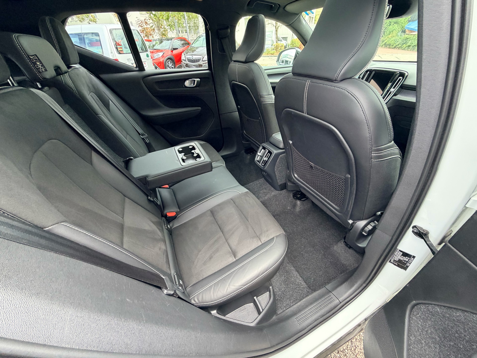 VOLVO XC40 T3 R-Design Geartronic-image-12