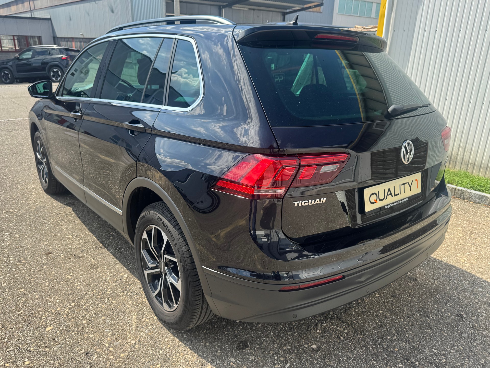 VW Tiguan 2.0 TDI SCR Comfortline 4Motion DSG-image-5