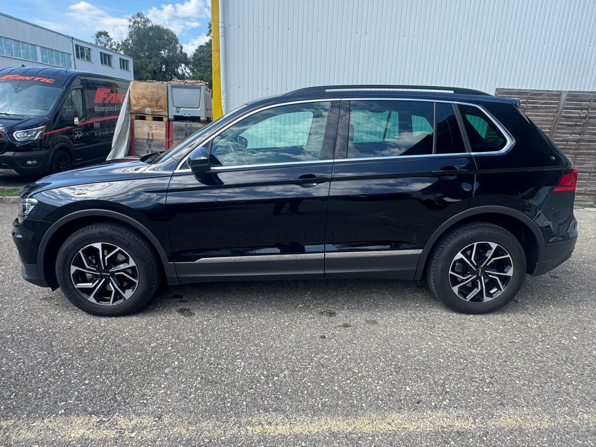 VW Tiguan 2.0 TDI SCR Comfortline 4Motion DSG-image-3
