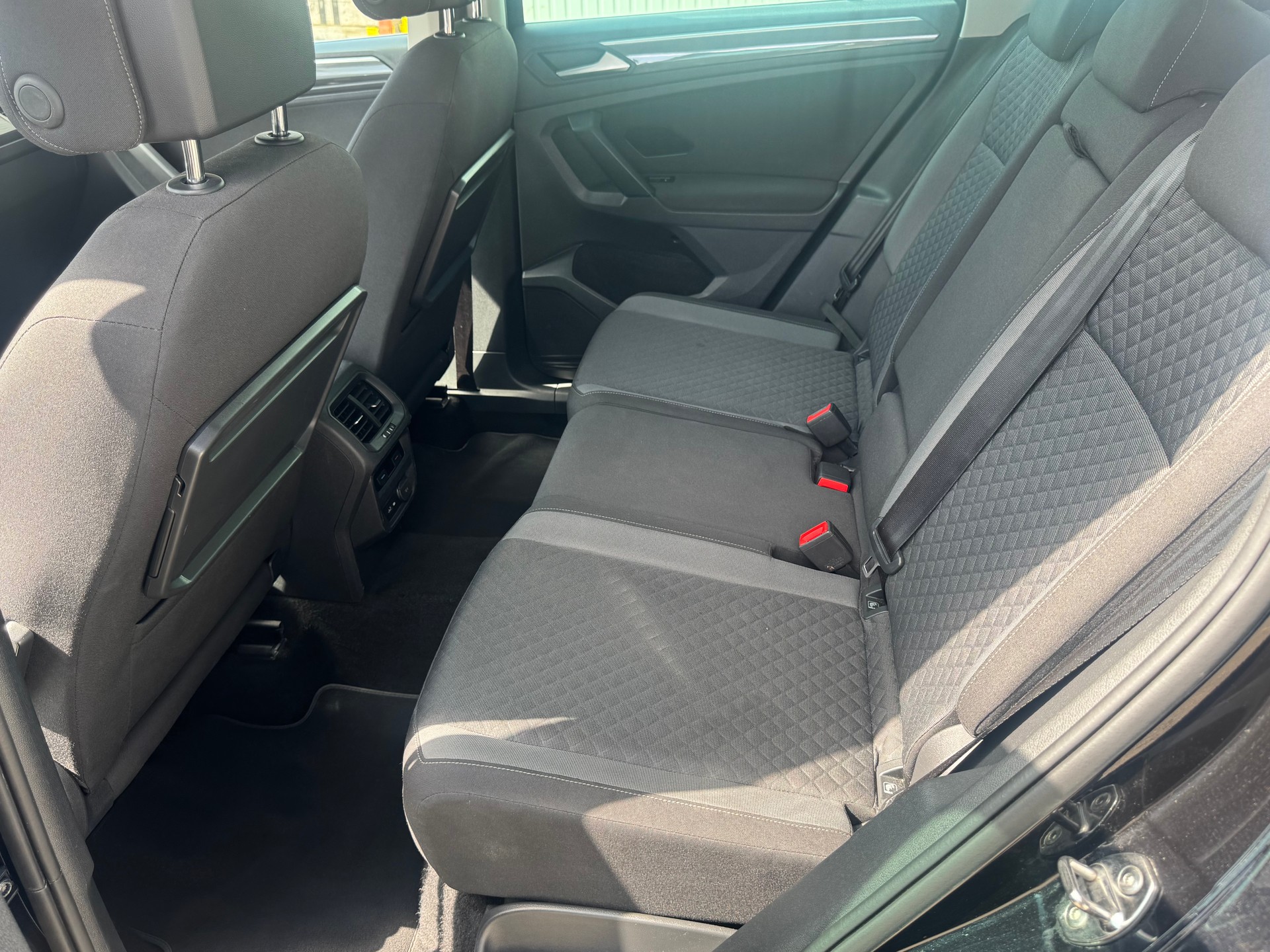 VW Tiguan 2.0 TDI SCR Comfortline 4Motion DSG-image-13