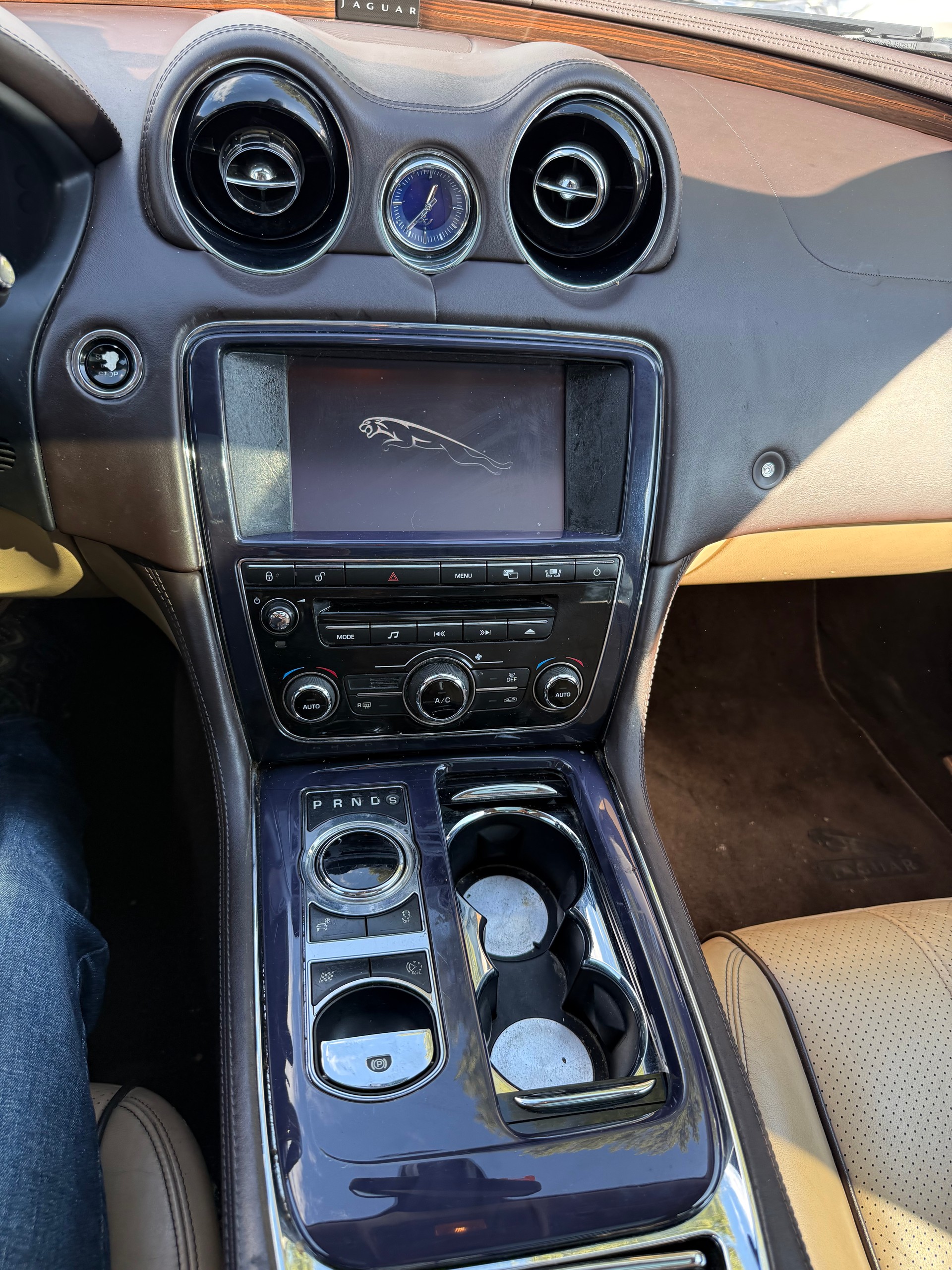 JAGUAR XJ-image-11