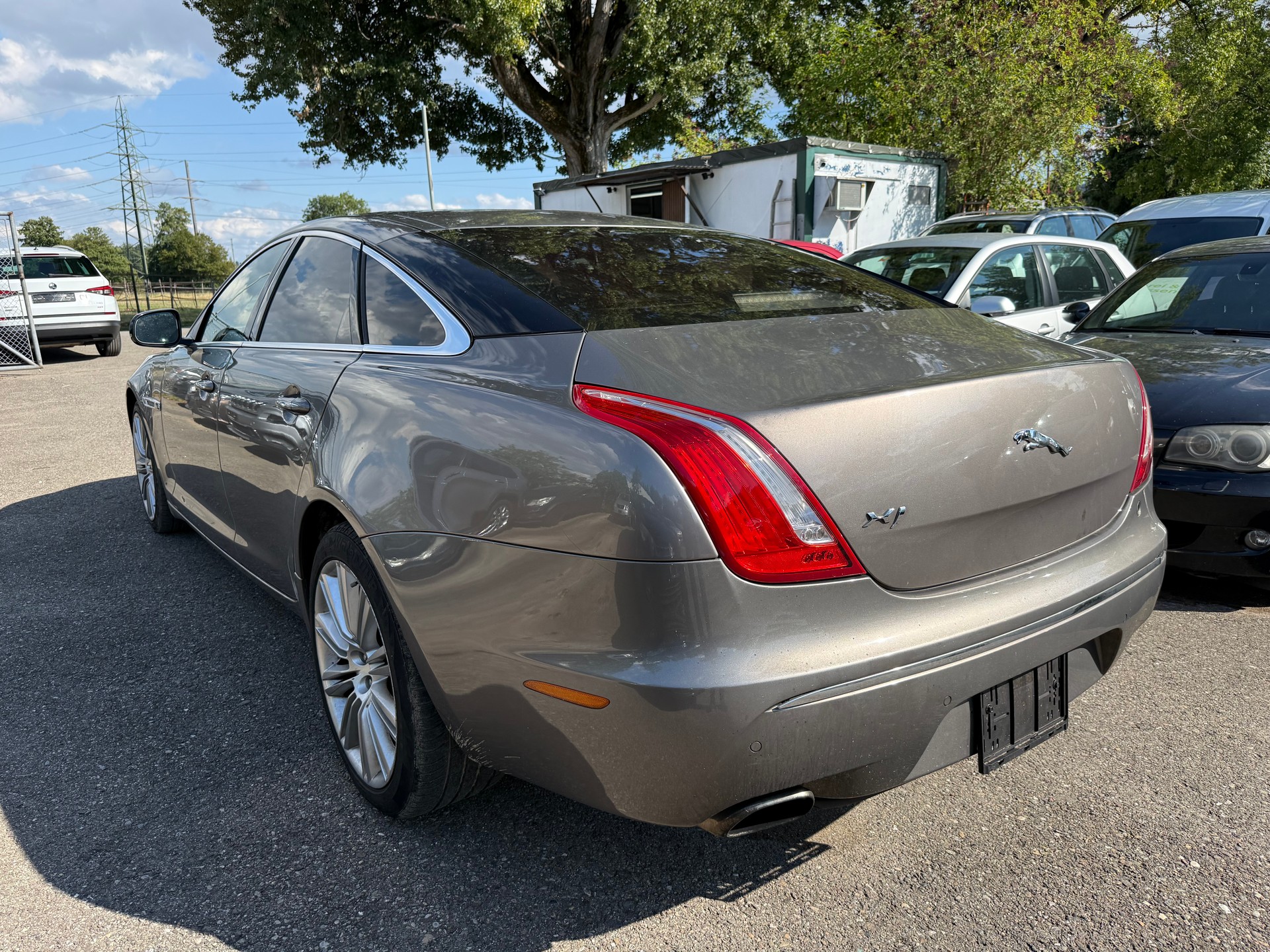 JAGUAR XJ-image-3
