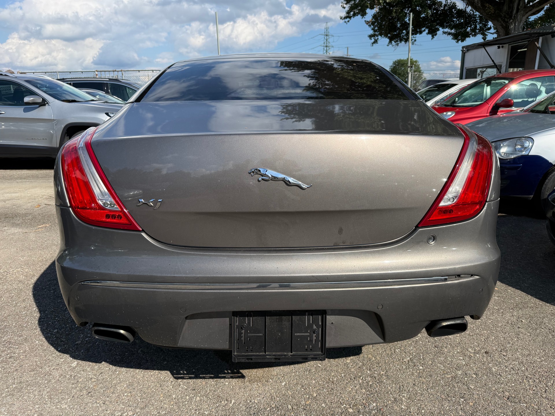 JAGUAR XJ-image-4