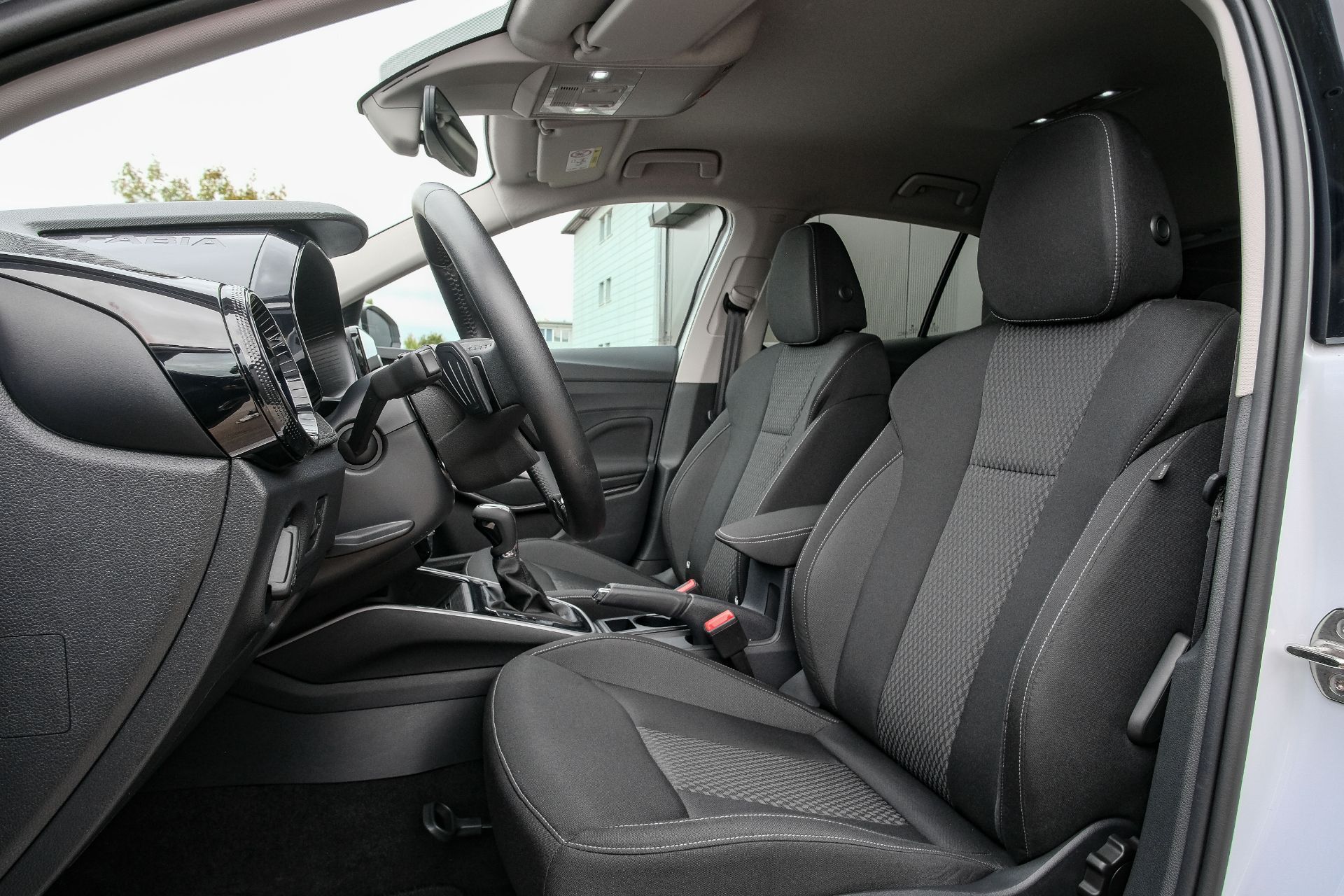 SKODA Fabia 1.0 TSI Top Selection DSG-image-9