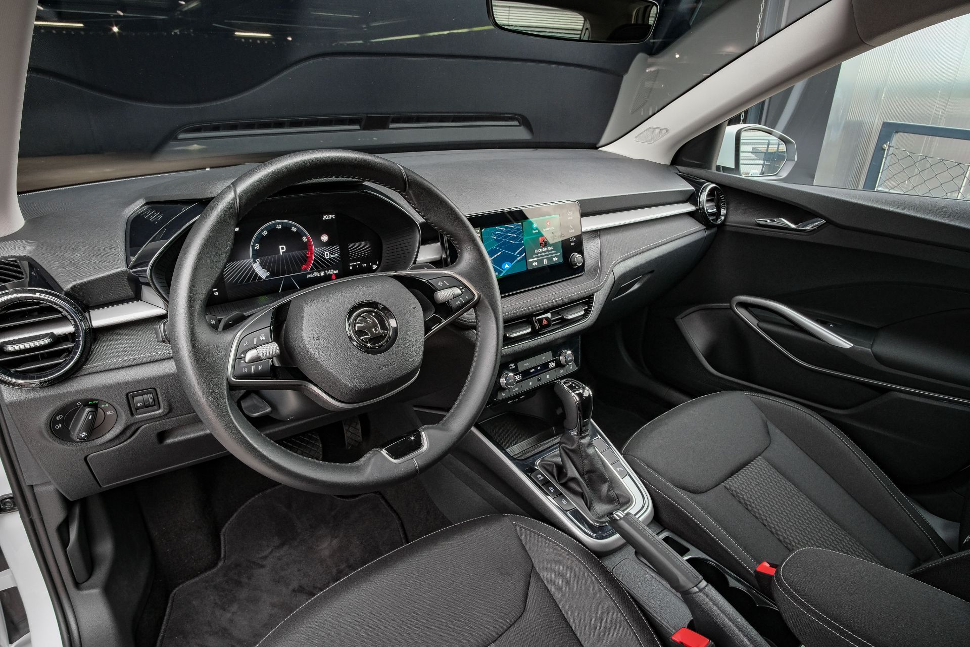 SKODA Fabia 1.0 TSI Top Selection DSG-image-12