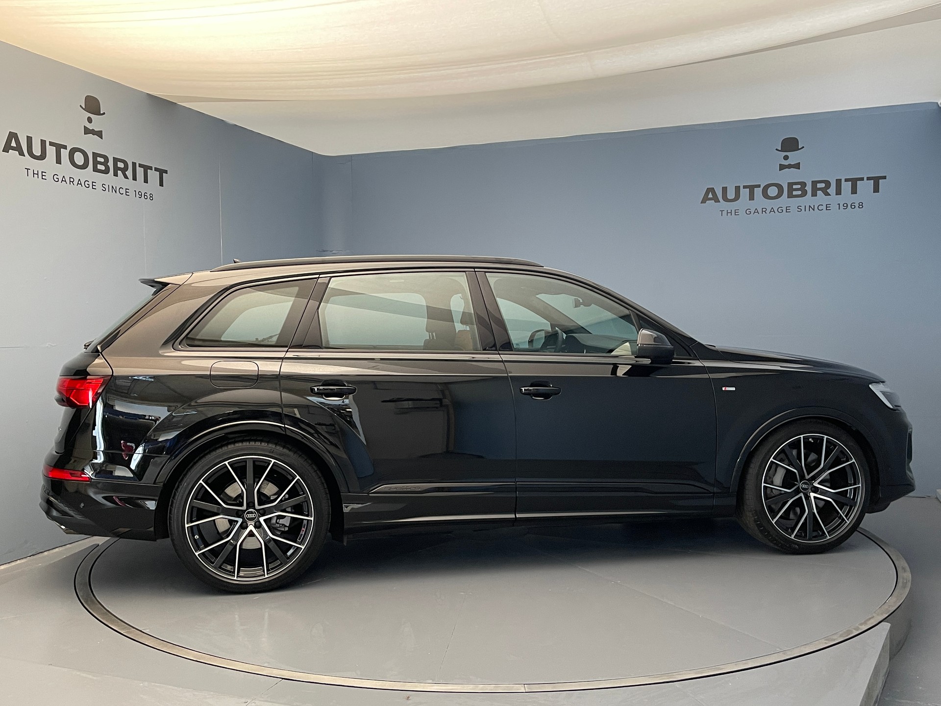 AUDI Q7 SUV 3.0 TFSI e S Line quattro 290 T-Tronic-image-2