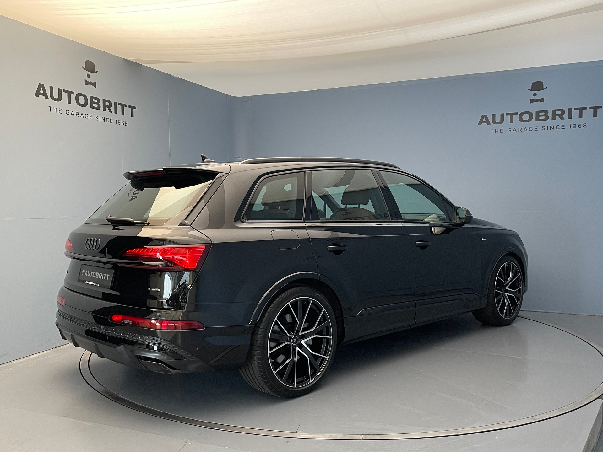 AUDI Q7 SUV 3.0 TFSI e S Line quattro 290 T-Tronic-image-3