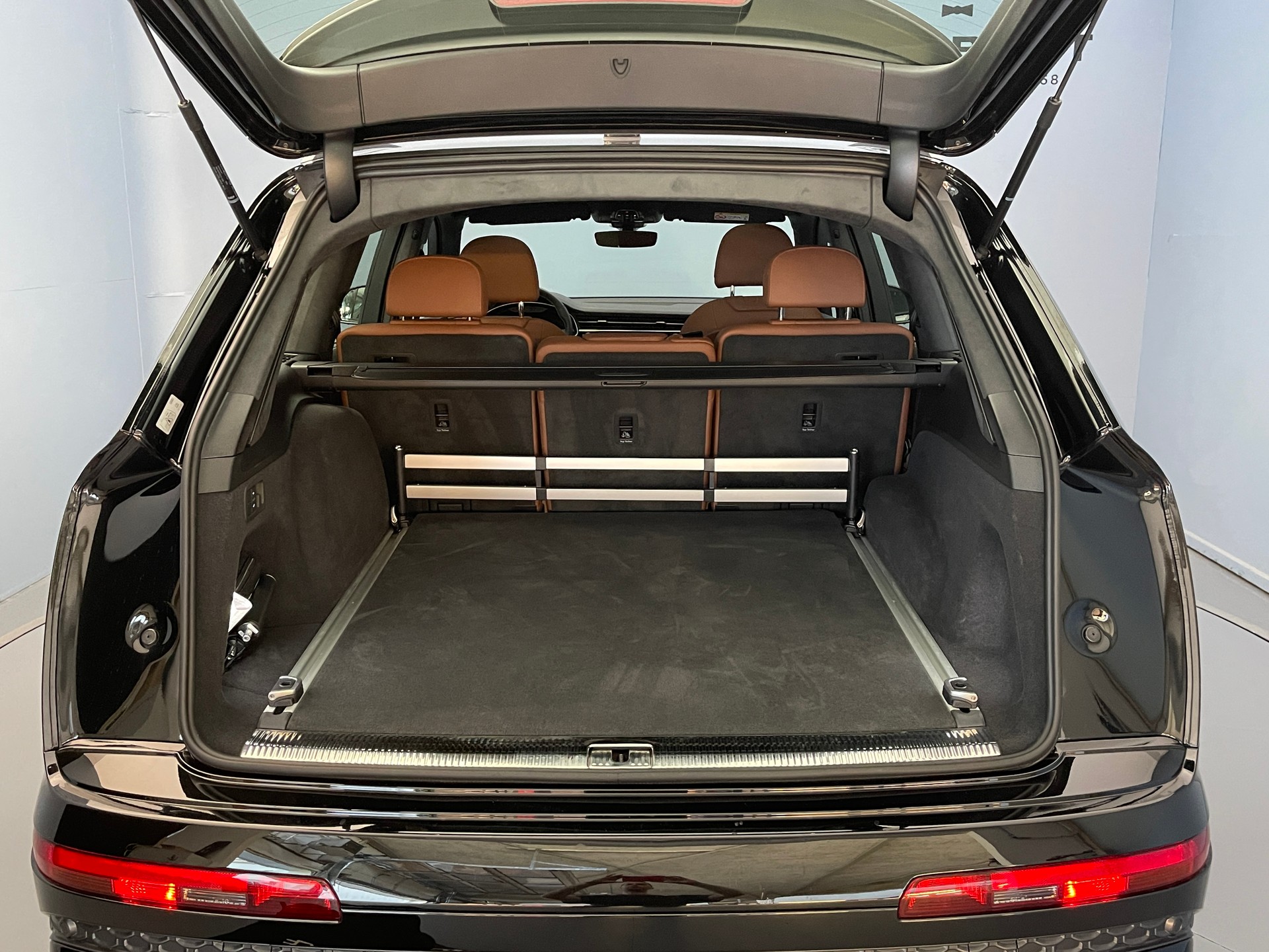 AUDI Q7 SUV 3.0 TFSI e S Line quattro 290 T-Tronic-image-12