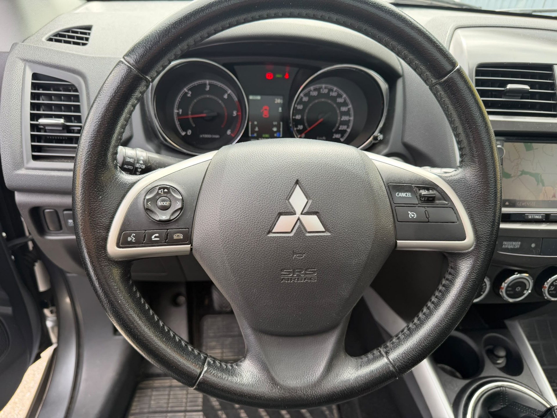 MITSUBISHI ASX 1.8 DID Navigator 4WD-image-12