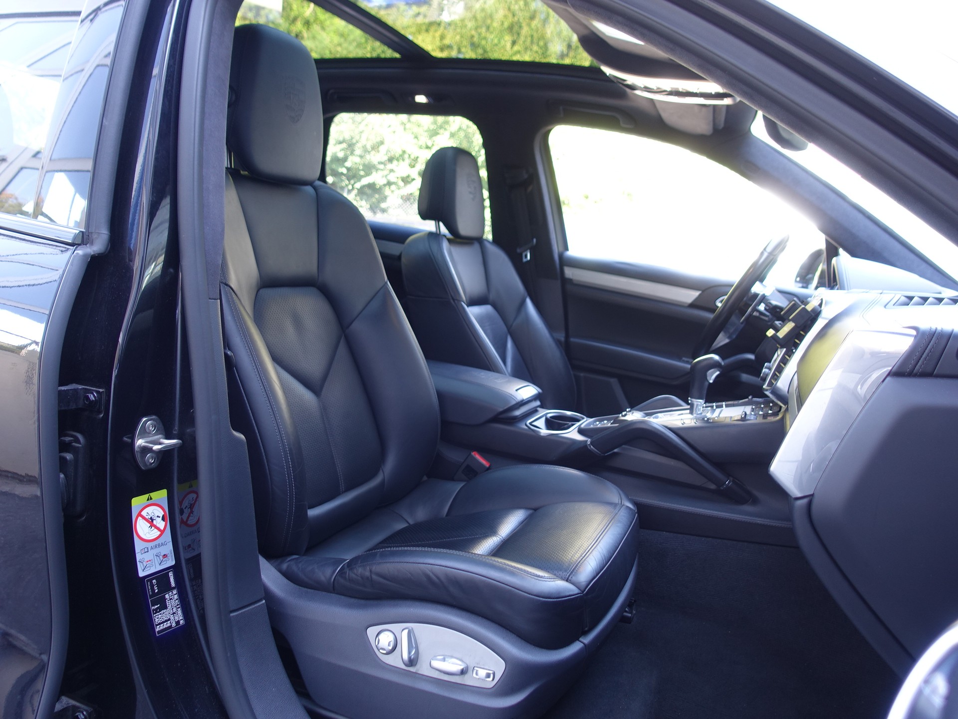 PORSCHE Cayenne Turbo-image-11