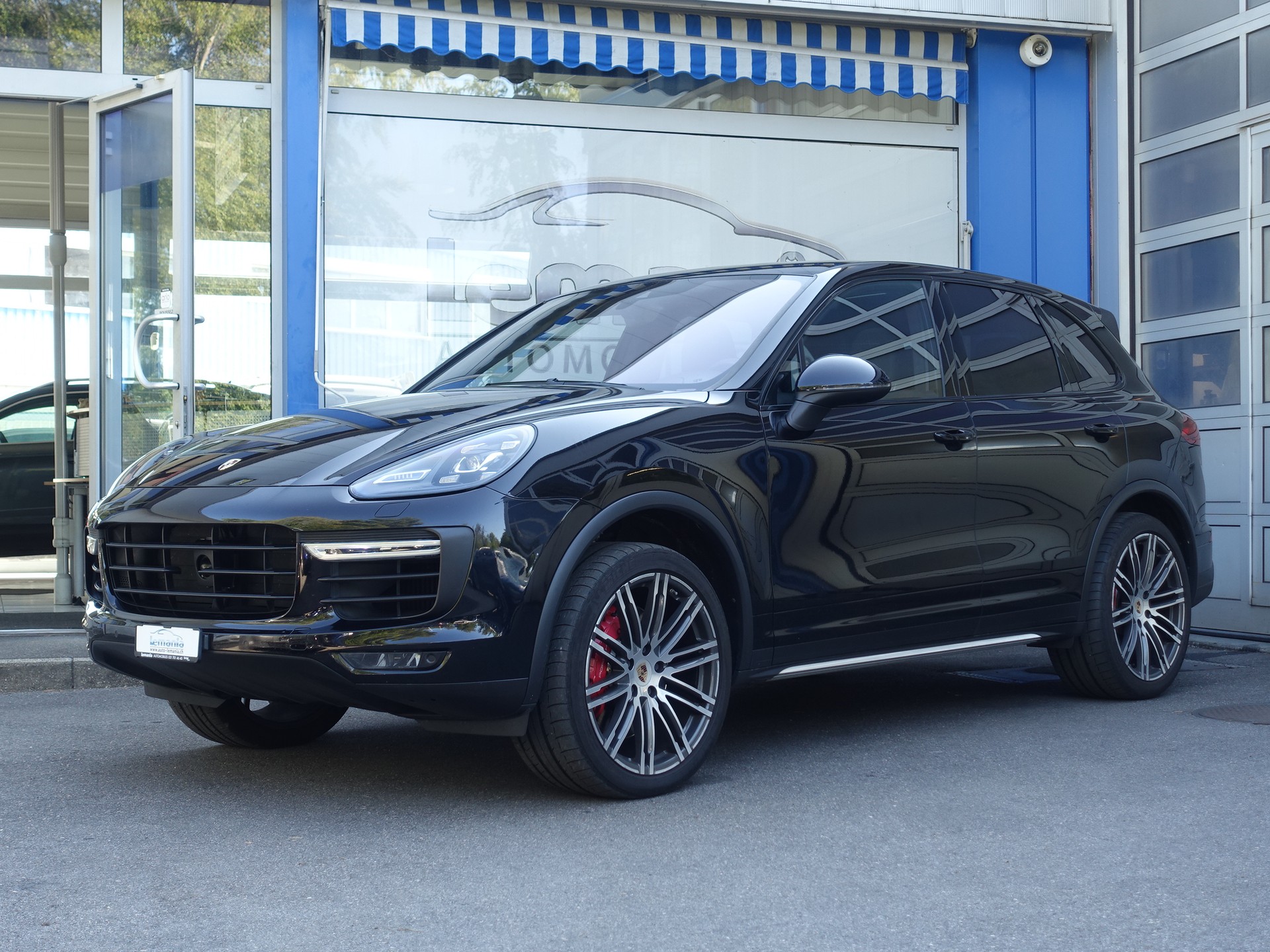 PORSCHE Cayenne Turbo-image-1