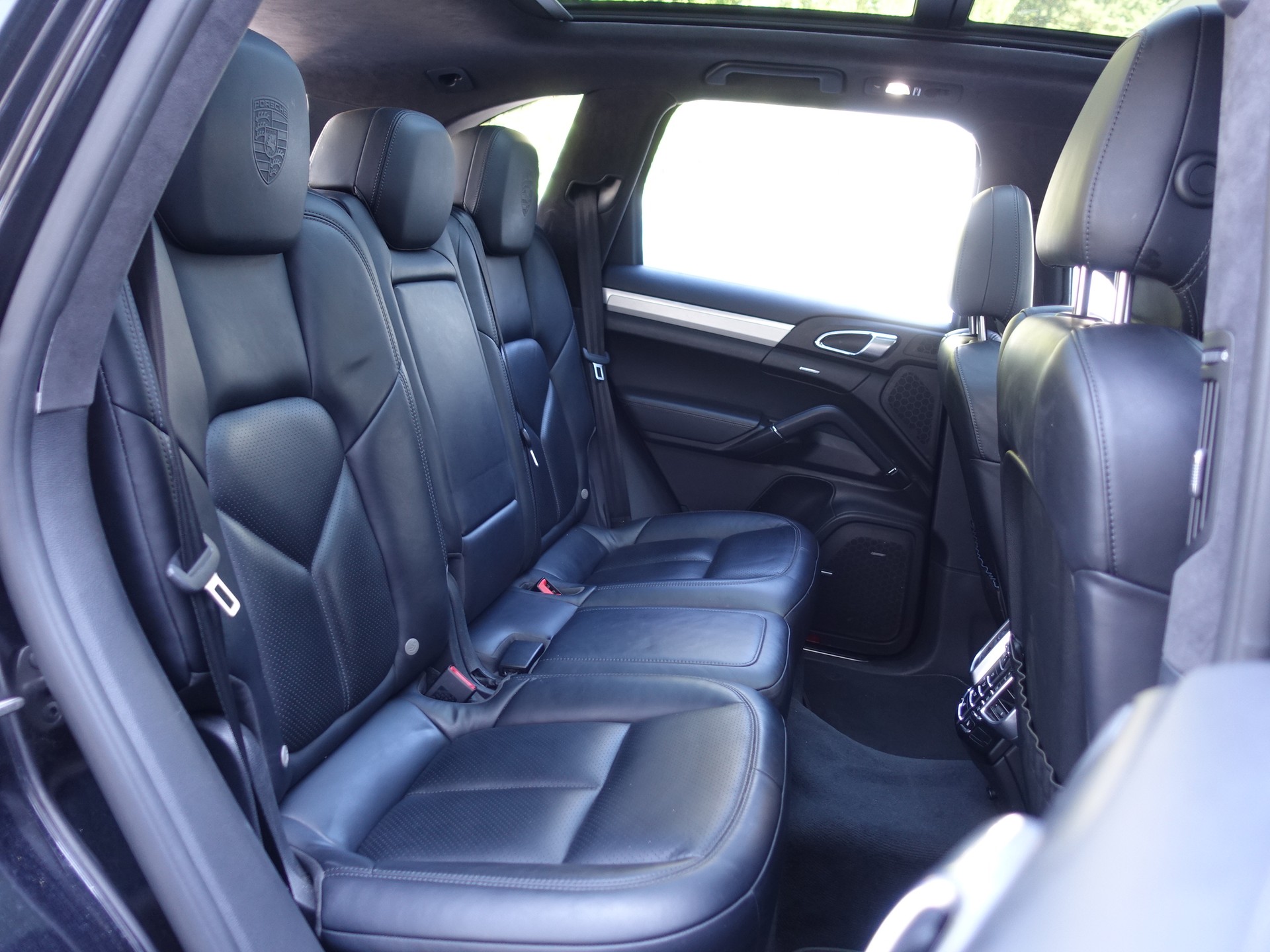 PORSCHE Cayenne Turbo-image-18