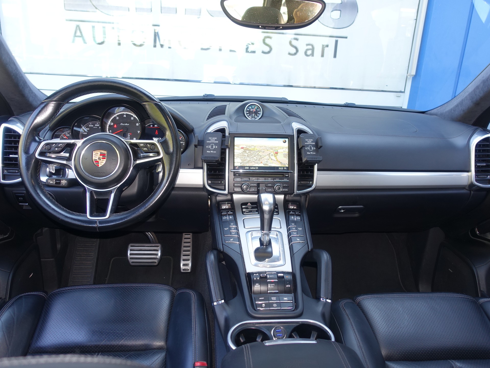 PORSCHE Cayenne Turbo-image-14