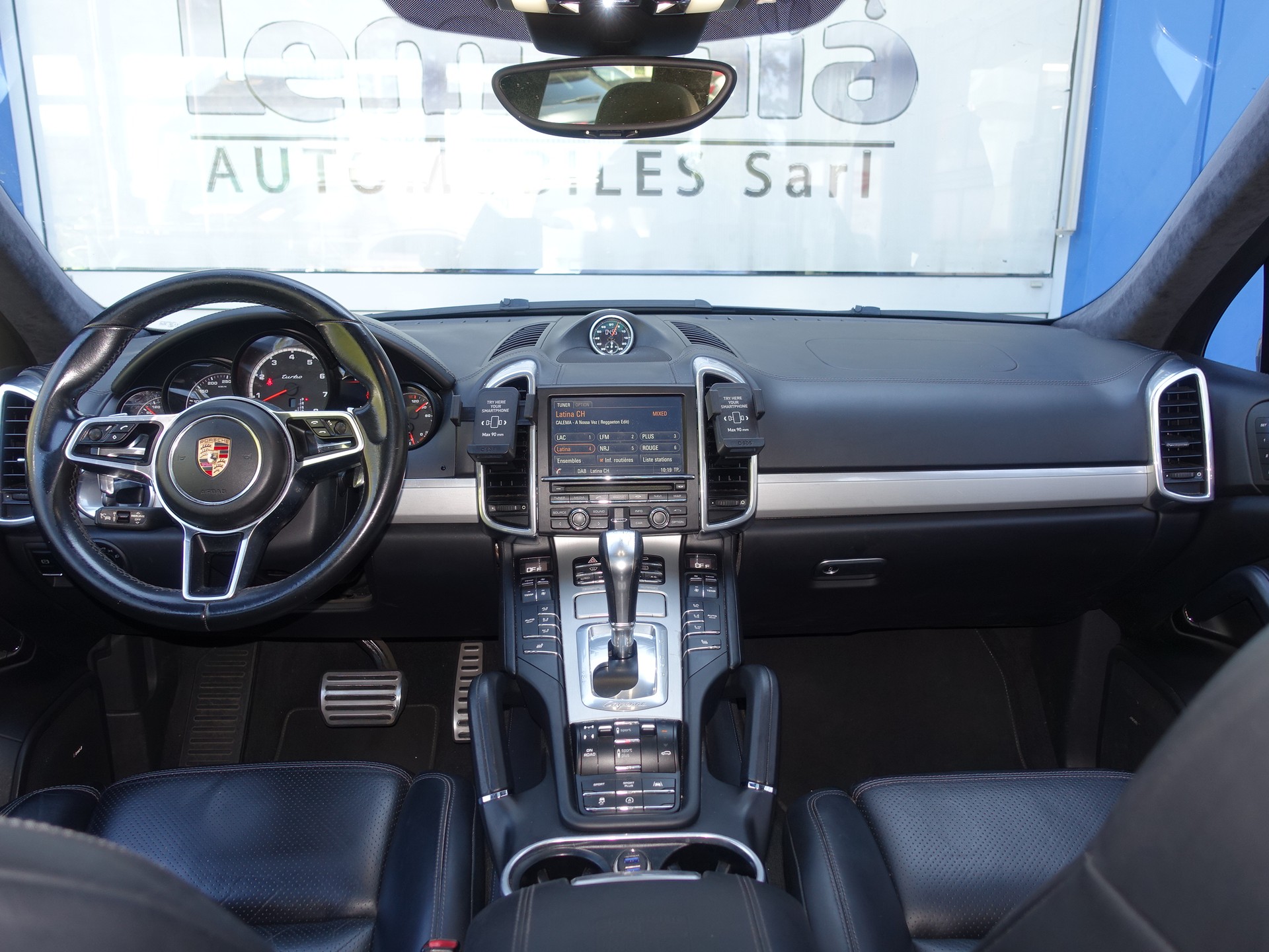 PORSCHE Cayenne Turbo-image-12