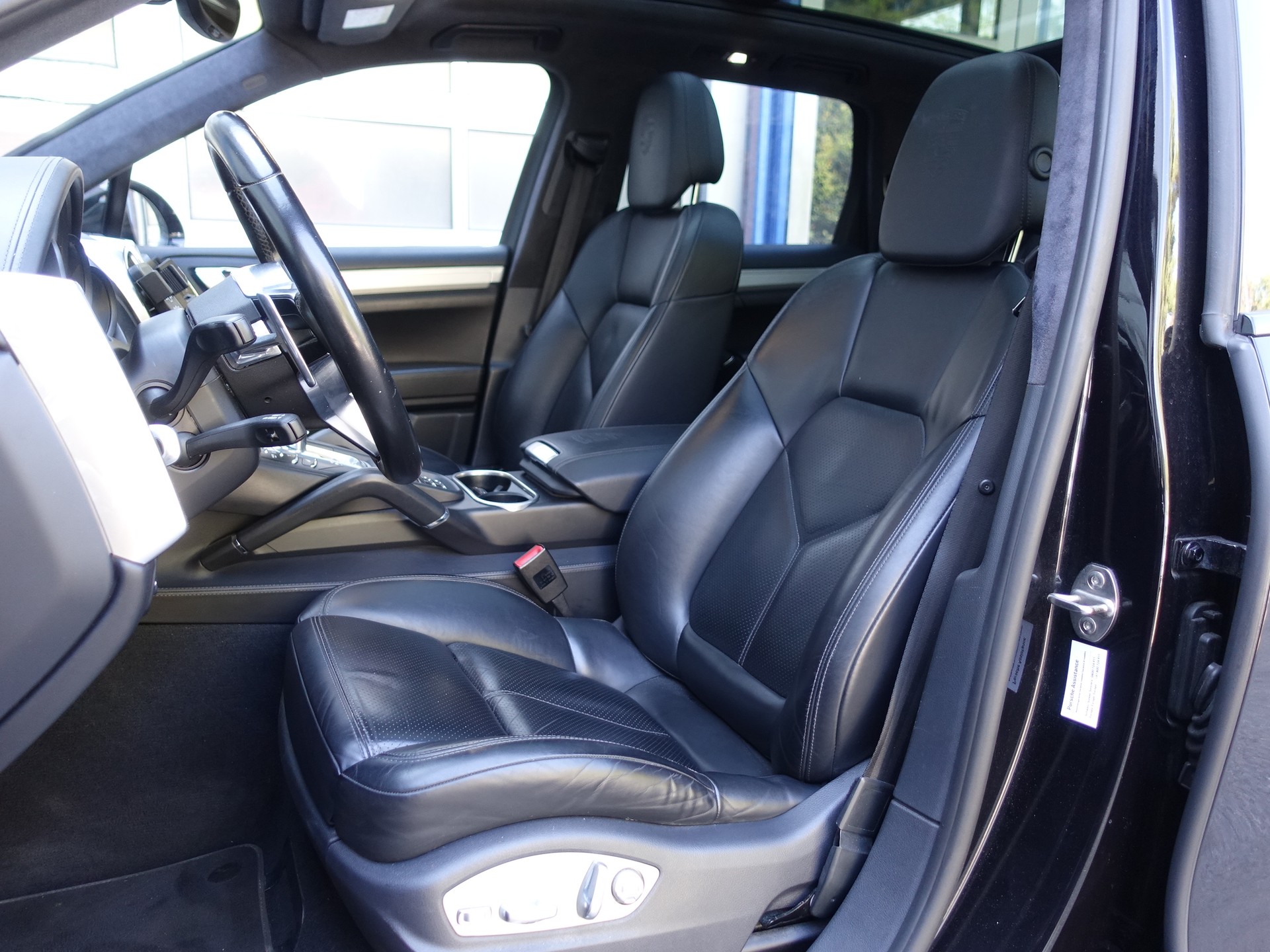 PORSCHE Cayenne Turbo-image-10