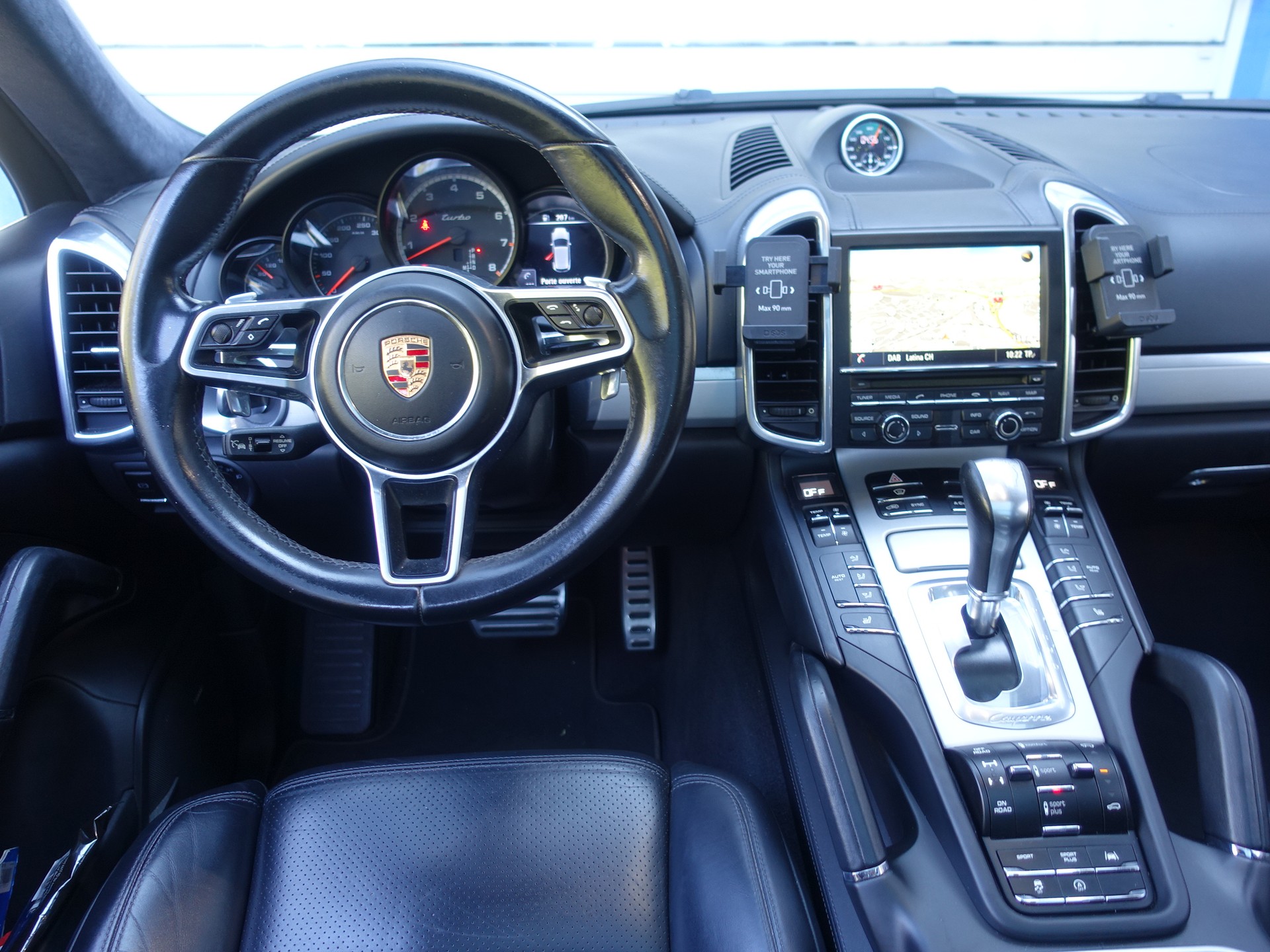 PORSCHE Cayenne Turbo-image-13