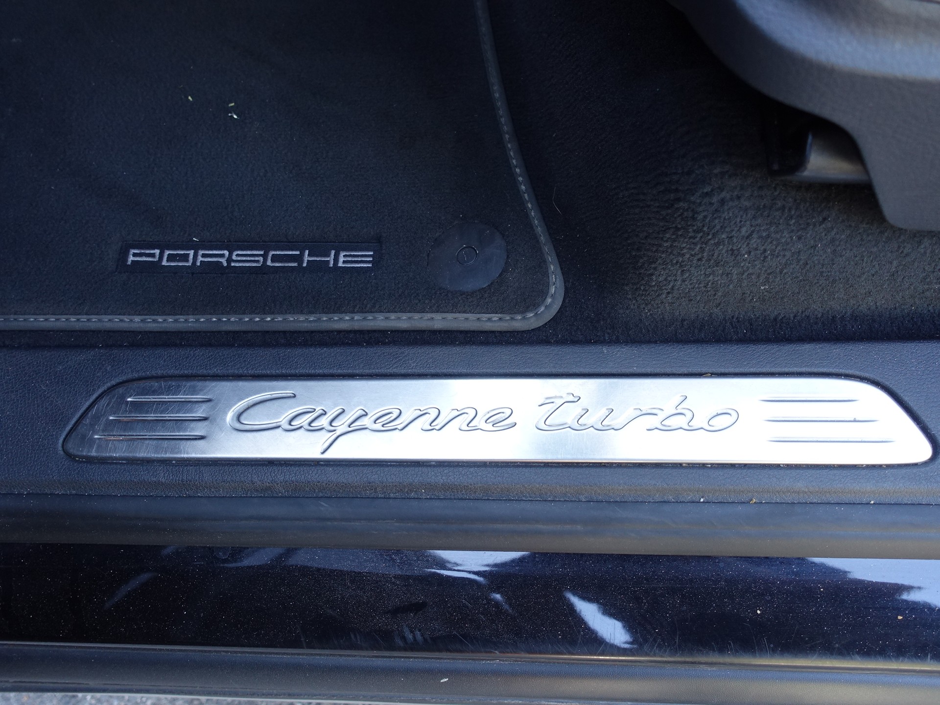 PORSCHE Cayenne Turbo-image-20