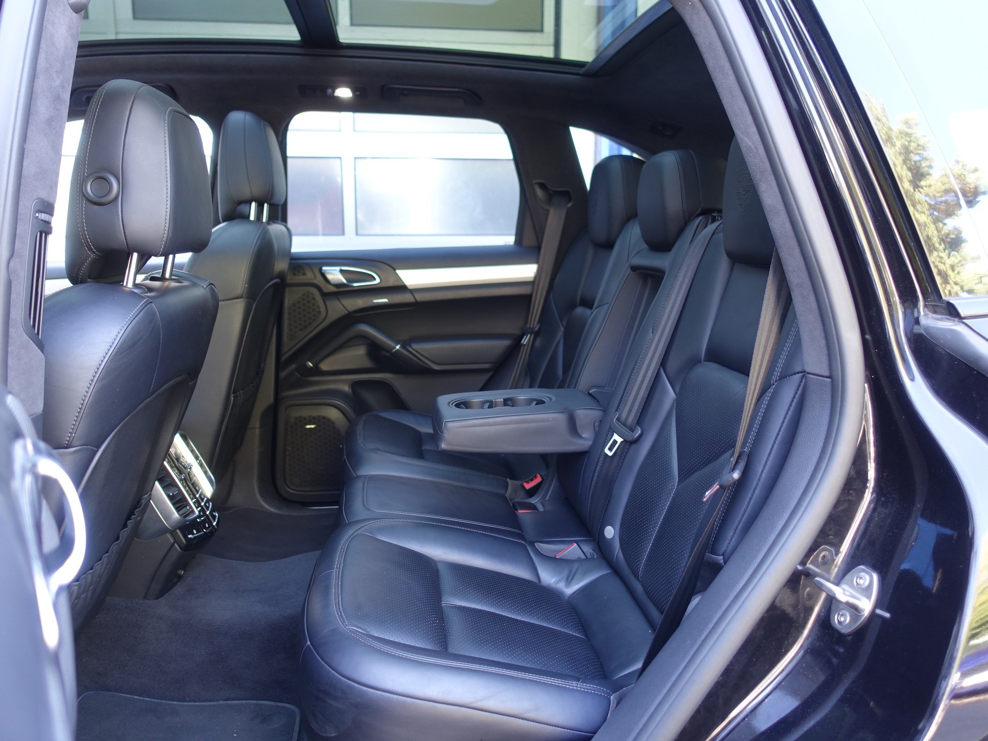 PORSCHE Cayenne Turbo-image-17