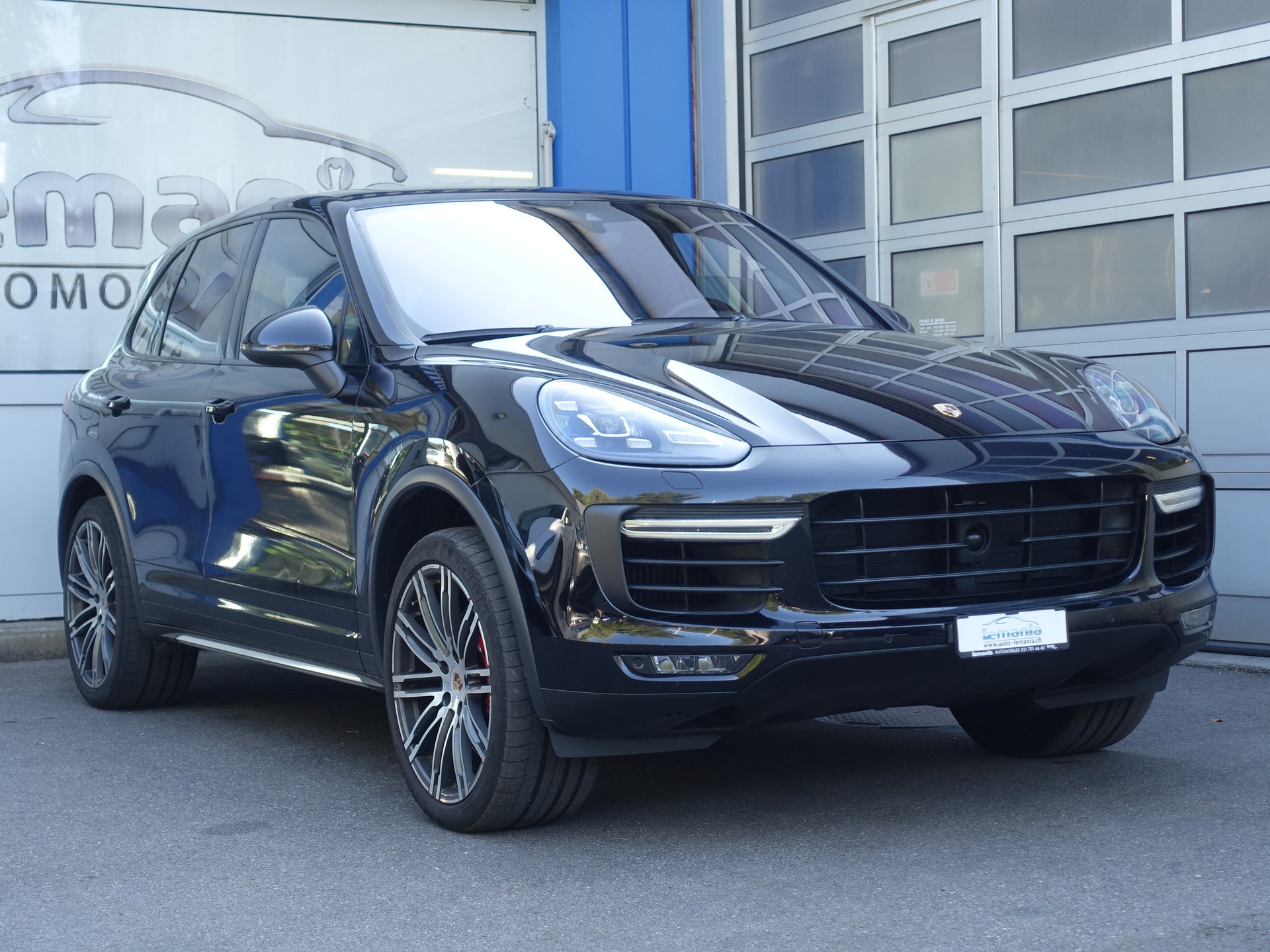 PORSCHE Cayenne Turbo-image-0