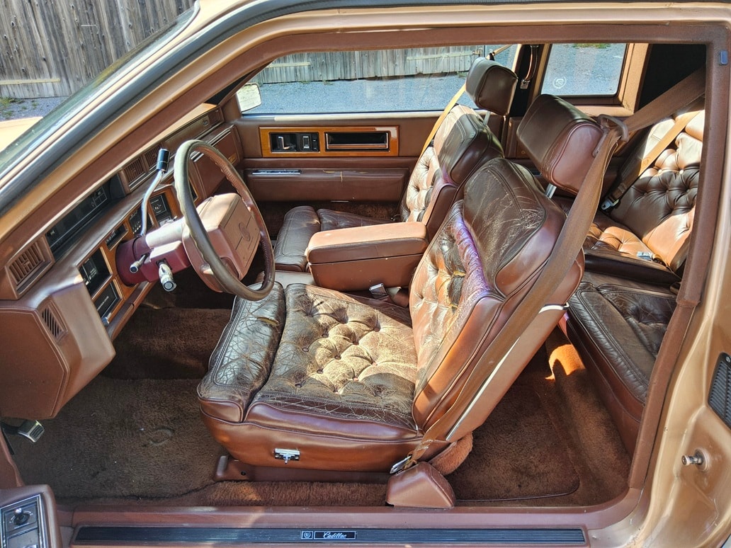 CADILLAC De Ville Fleetwood Coupe-image-10