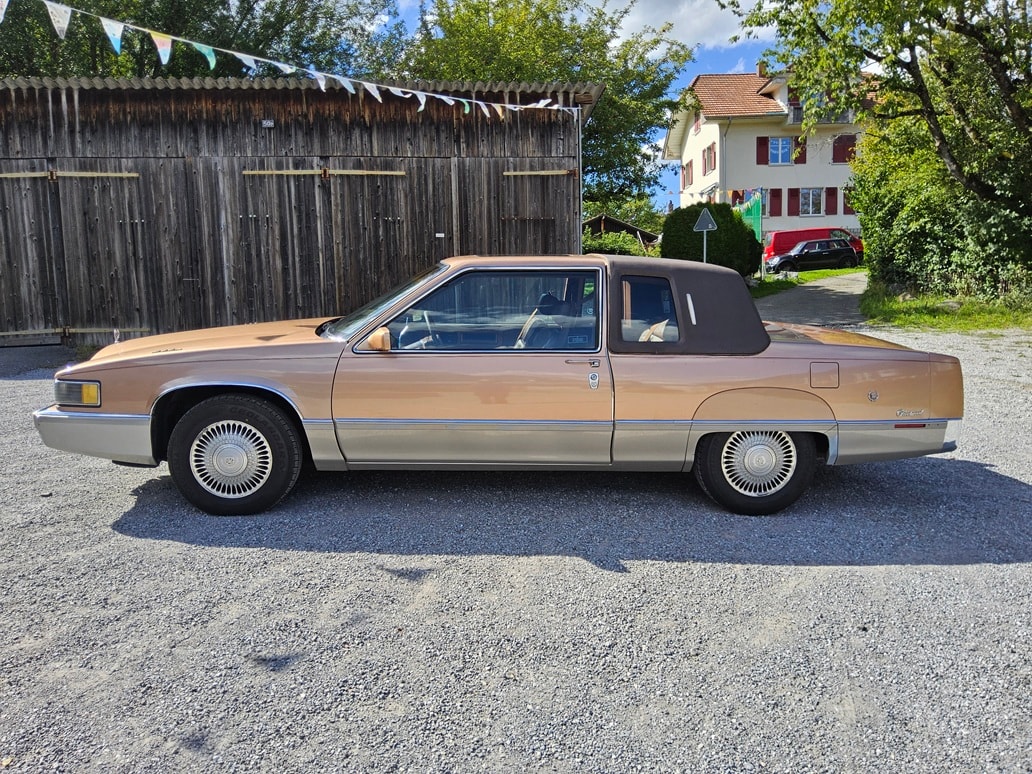 CADILLAC De Ville Fleetwood Coupe-image-4