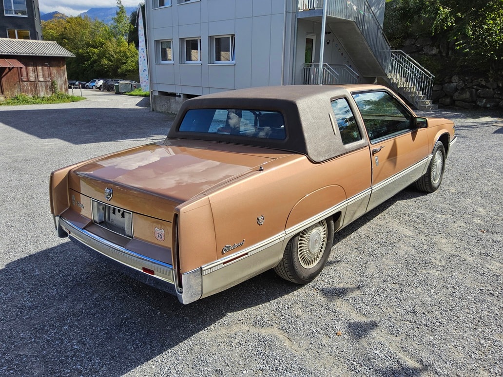 CADILLAC De Ville Fleetwood Coupe-image-7